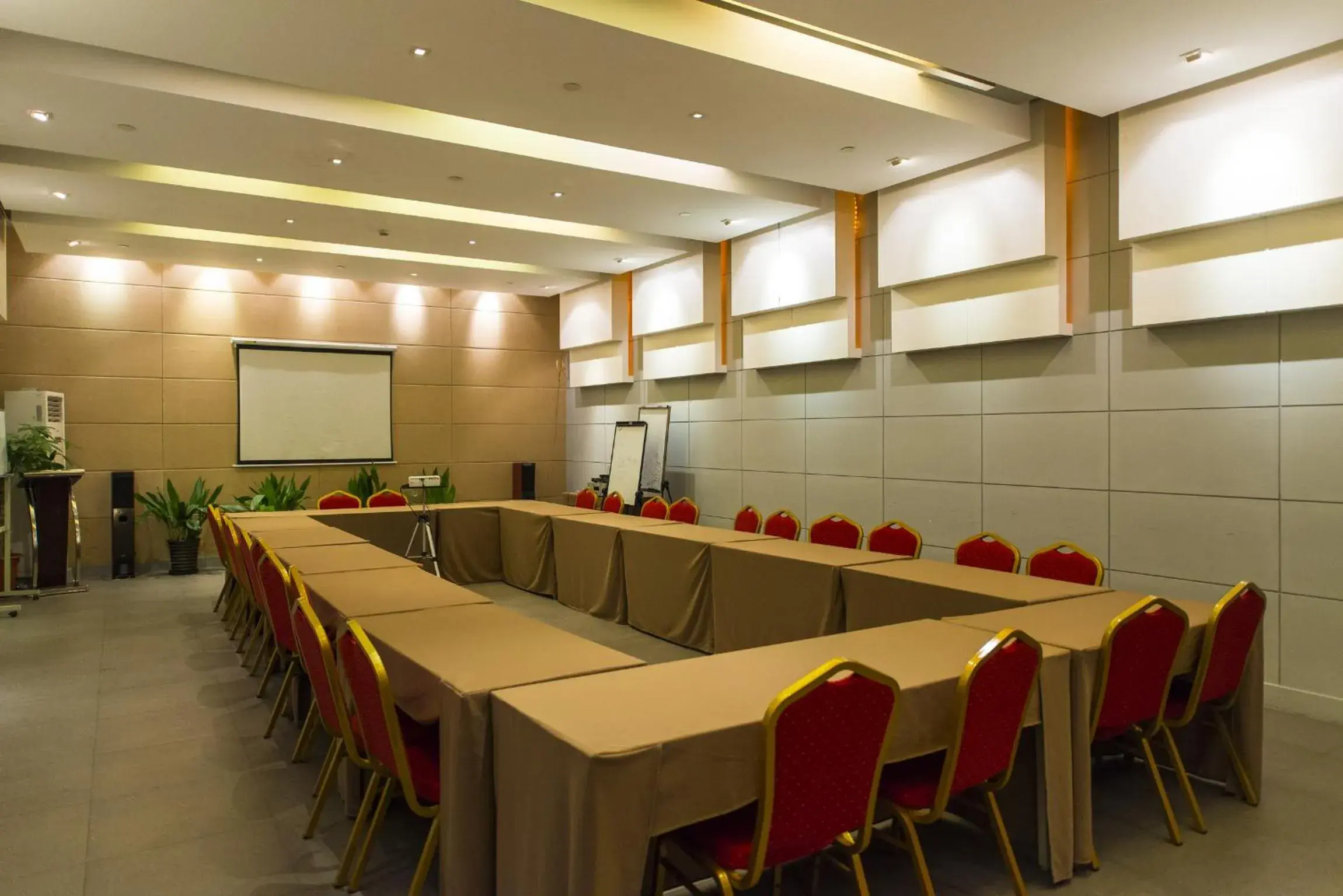 Meeting/conference room in Jinjiang Inn Linyi Railway Station Meeting/conference room in Jinjiang Inn Linyi Railway Station
