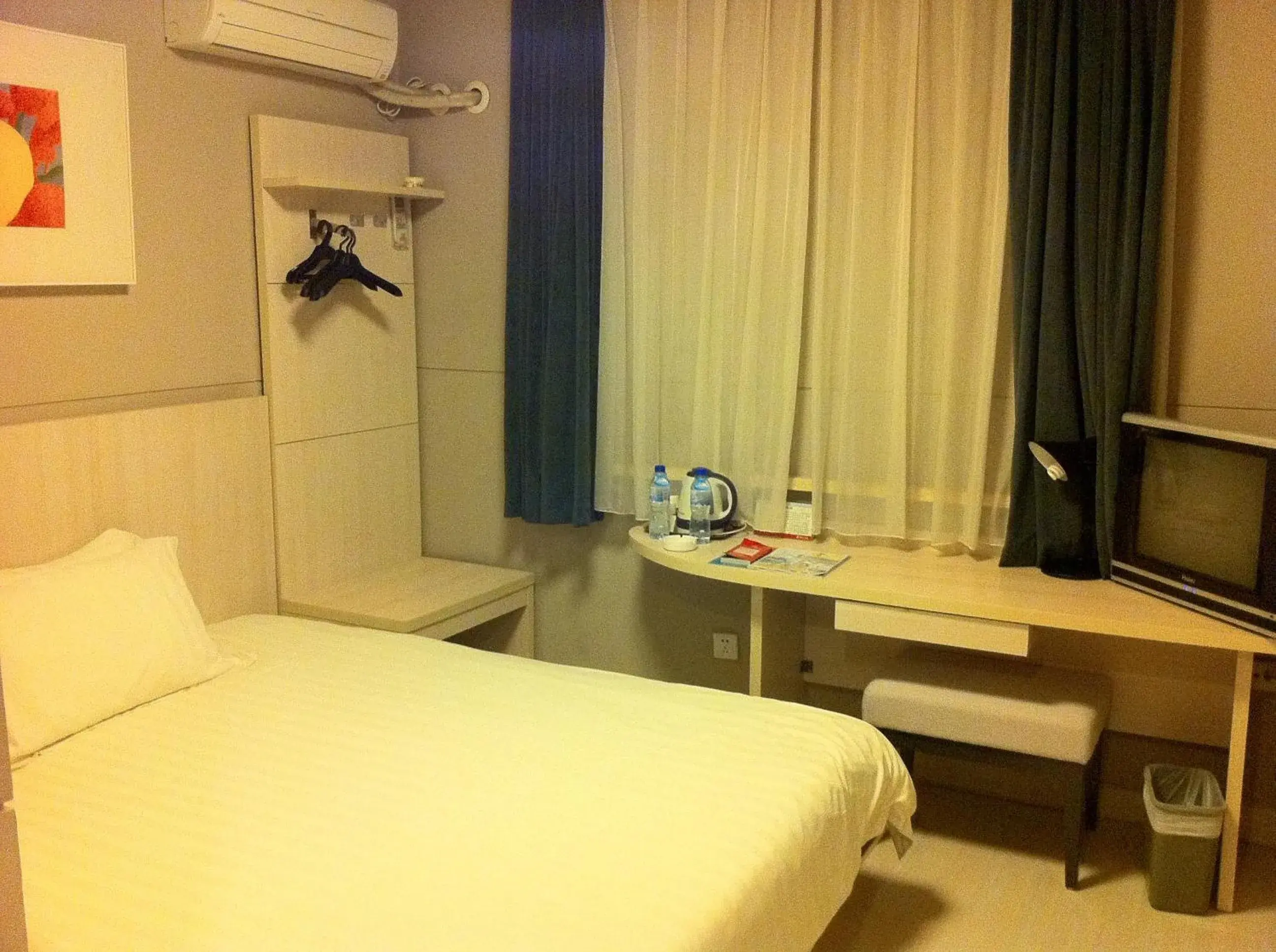 Bed in Jinjiang Inn Linyi Railway Station Bed in Jinjiang Inn Linyi Railway Station
