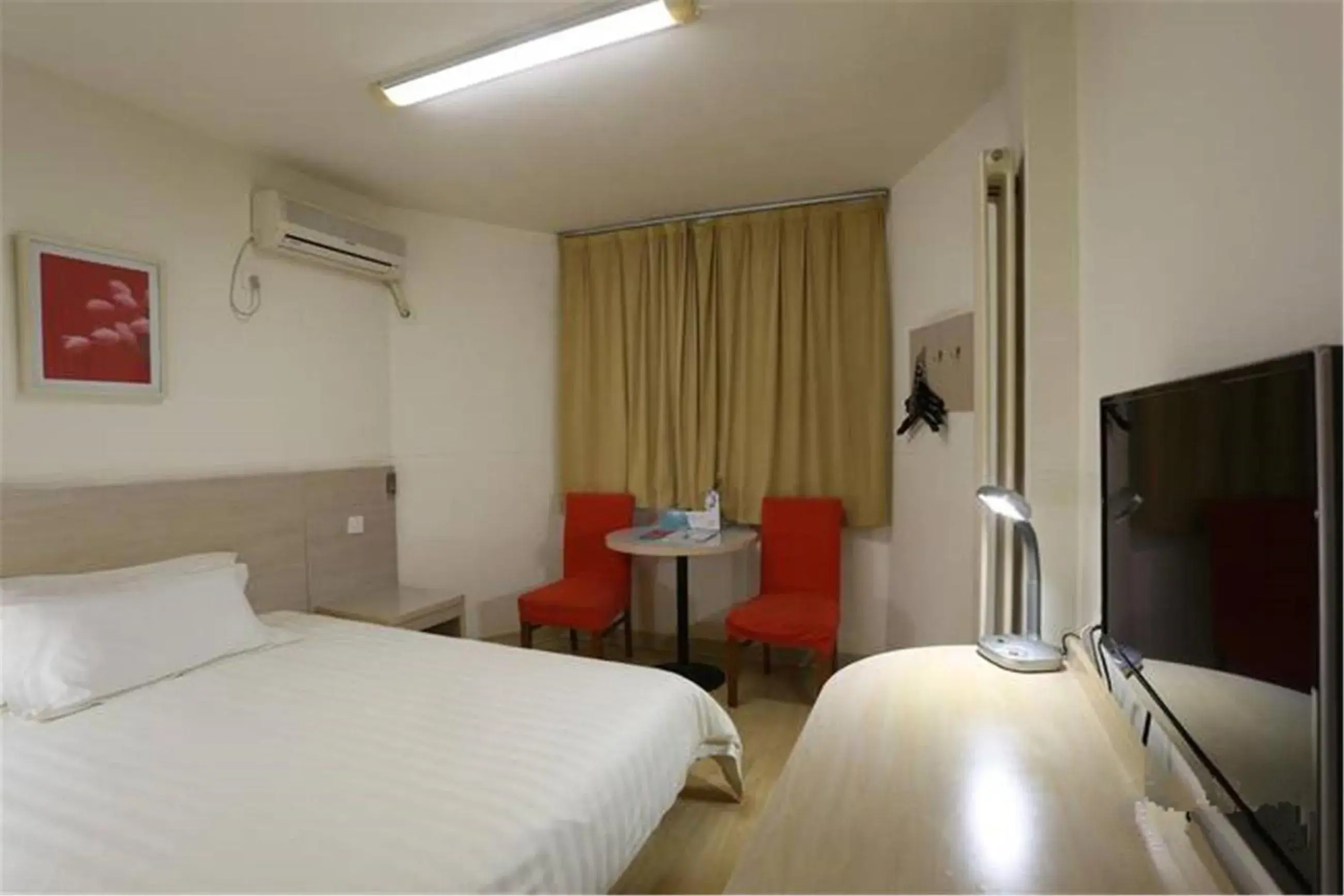 Bedroom, Bed in Jinjiang Inn Qingdao Bus Station Bedroom, Bed in Jinjiang Inn Qingdao Bus Station