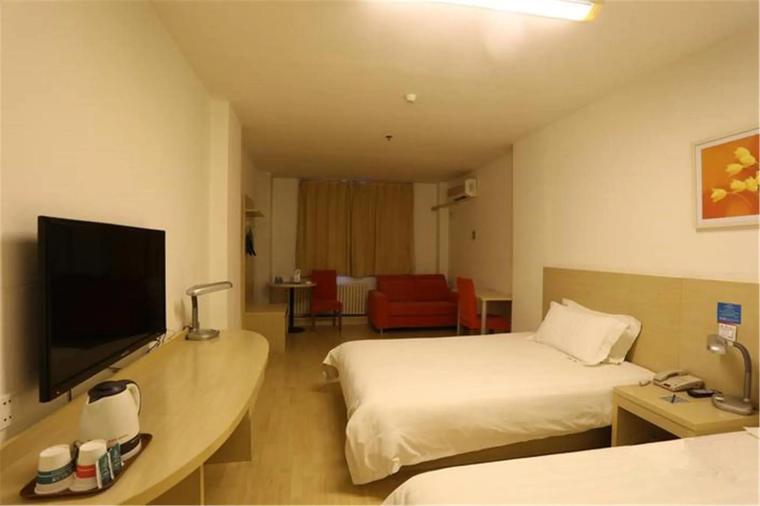 Bedroom, Bed in Jinjiang Inn Qingdao Bus Station Bedroom, Bed in Jinjiang Inn Qingdao Bus Station