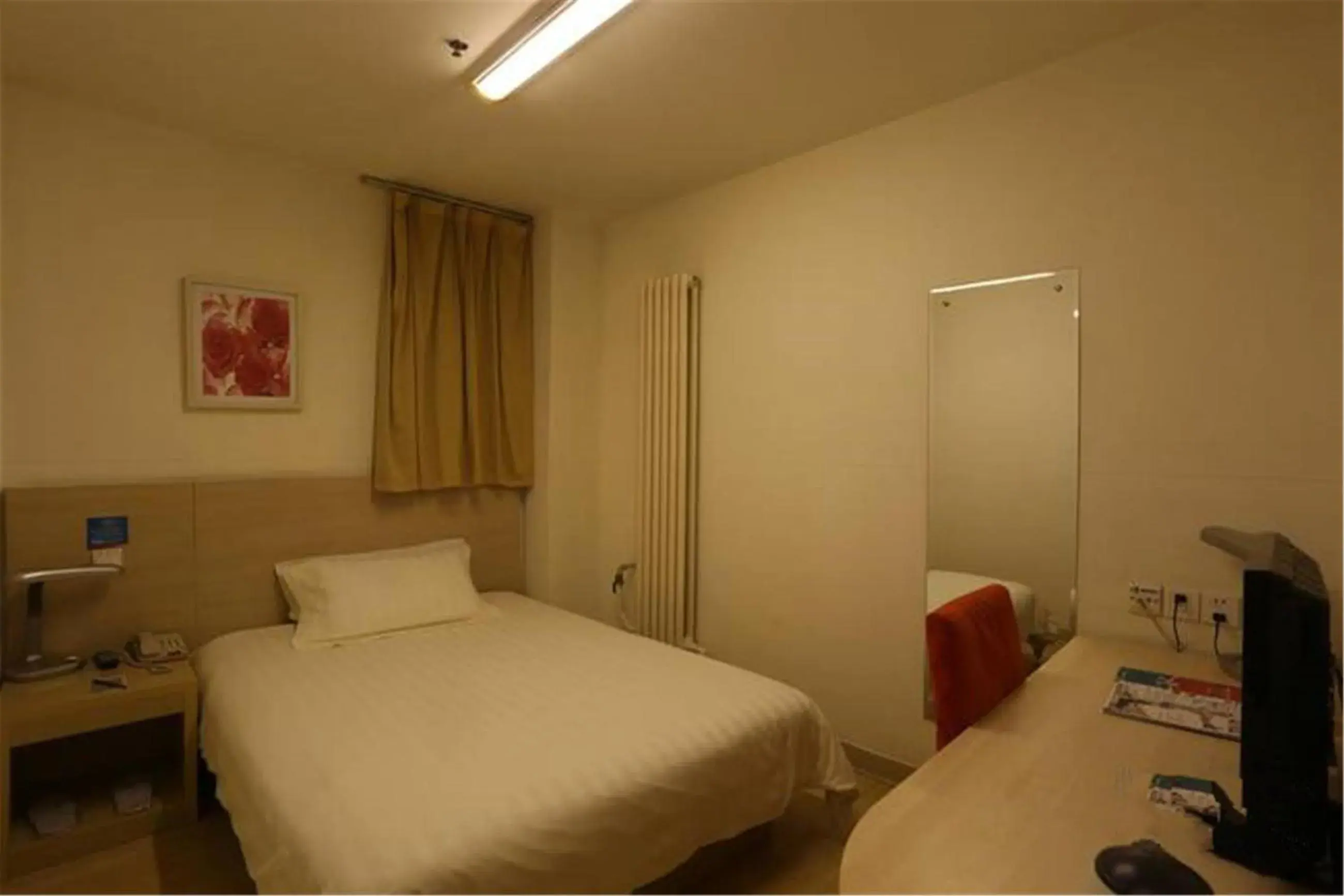 Bedroom, Bed in Jinjiang Inn Qingdao Bus Station Bedroom, Bed in Jinjiang Inn Qingdao Bus Station