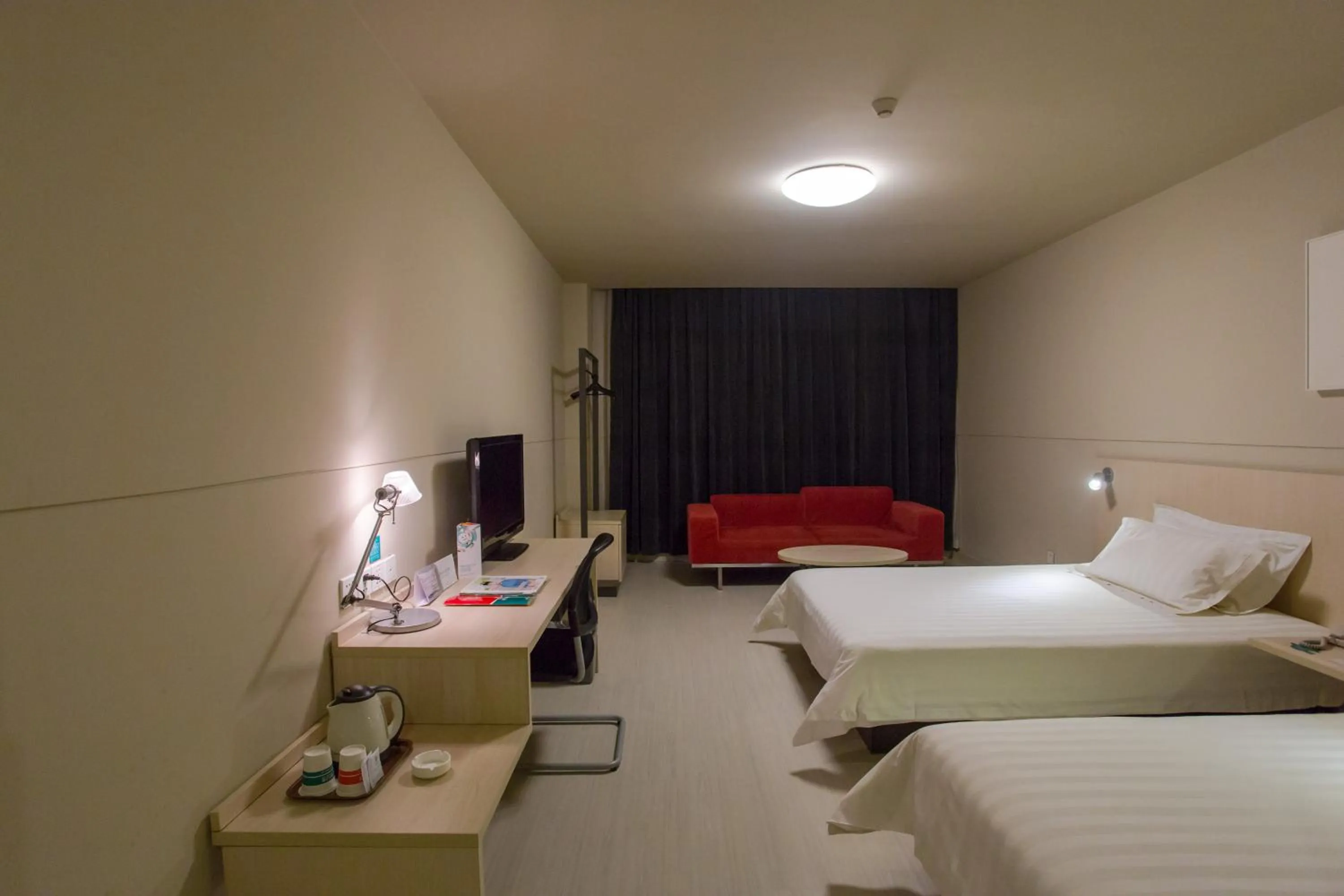 Photo of the whole room, Bed in Jinjiang Inn Beijing East Lianshi Road