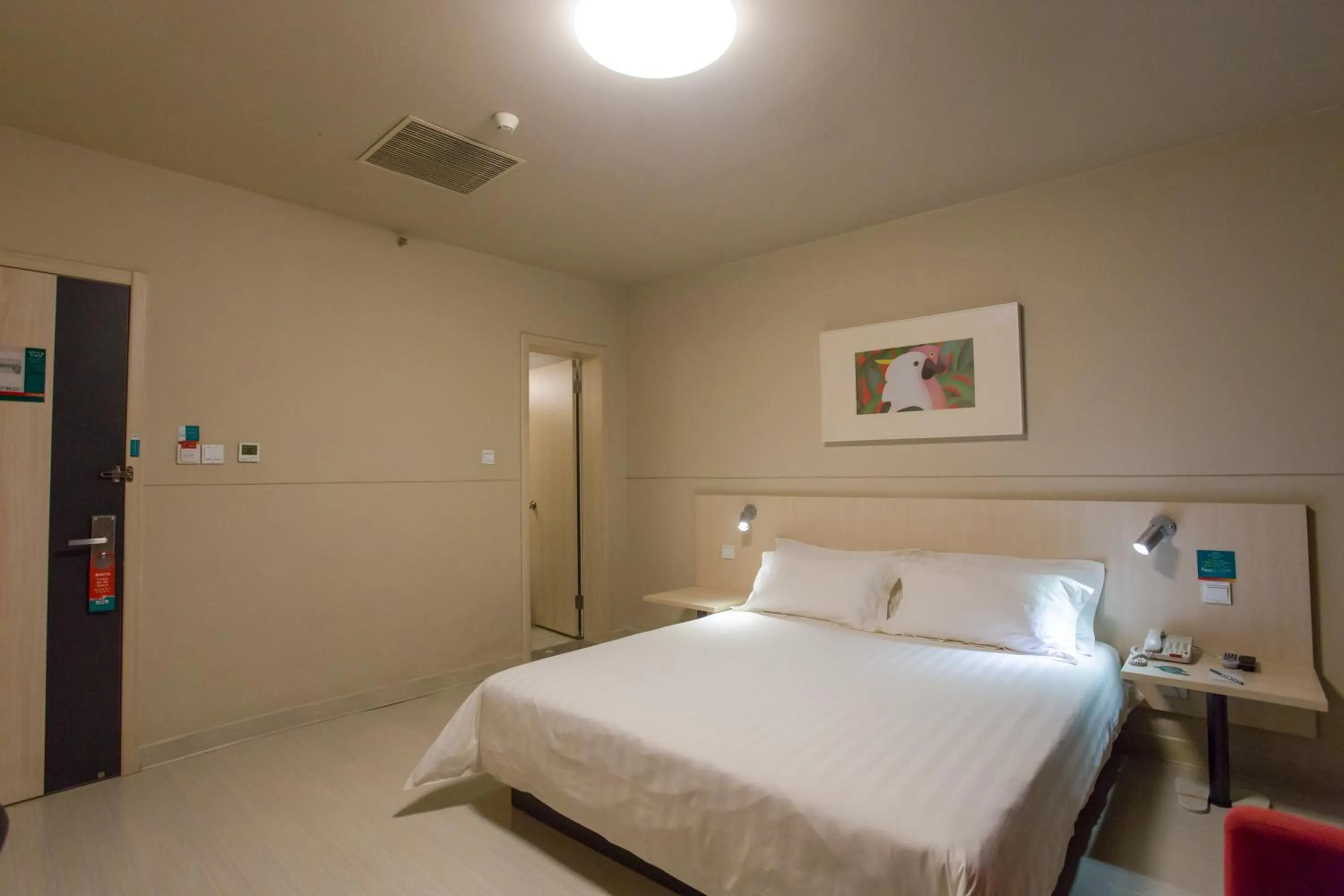 Bed in Jinjiang Inn Beijing East Lianshi Road