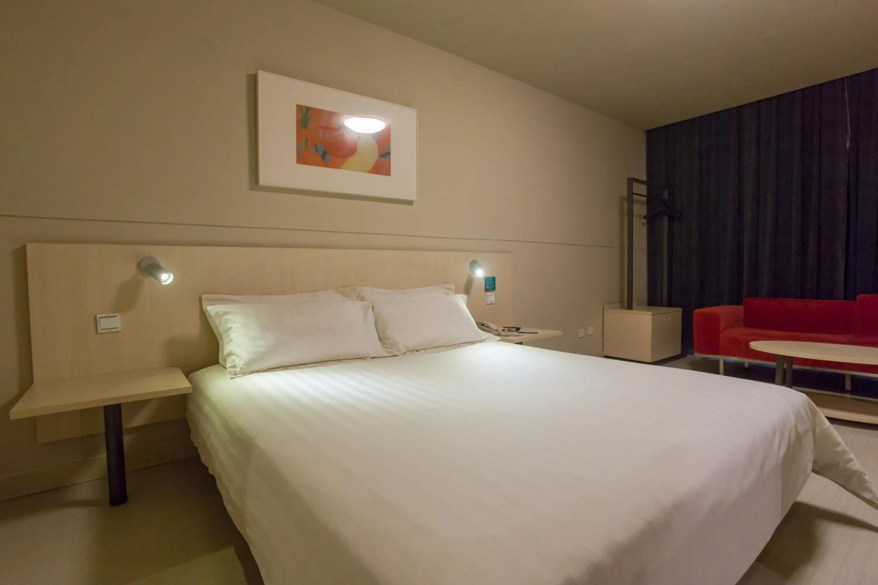 Photo of the whole room, Bed in Jinjiang Inn Beijing East Lianshi Road
