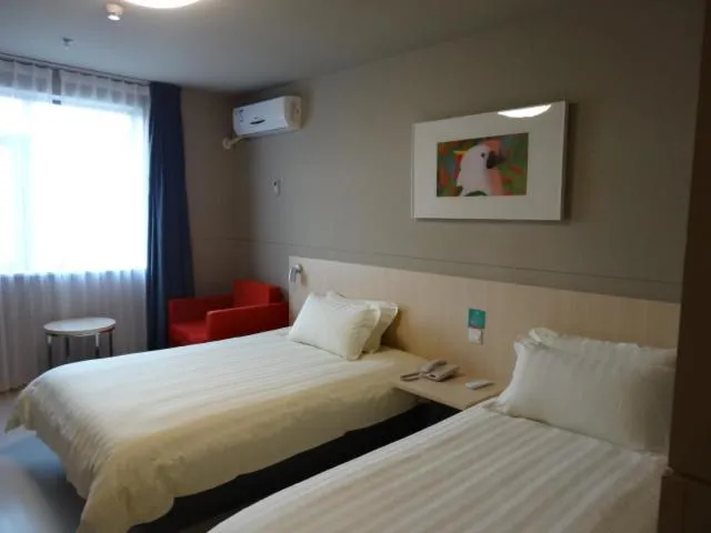Day, Bed in Jinjiang Inn Wuhan Wuchang Railway Station