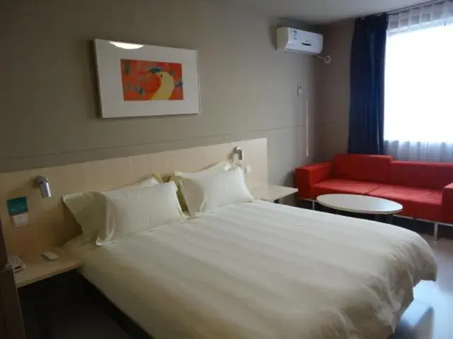 Day, Bed in Jinjiang Inn Wuhan Wuchang Railway Station Day, Bed in Jinjiang Inn Wuhan Wuchang Railway Station