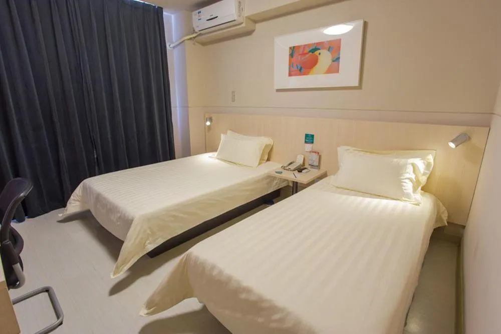 Bed in Jinjiang Inn Wanda Plaza Hotel Taiyuan Street Shenyang