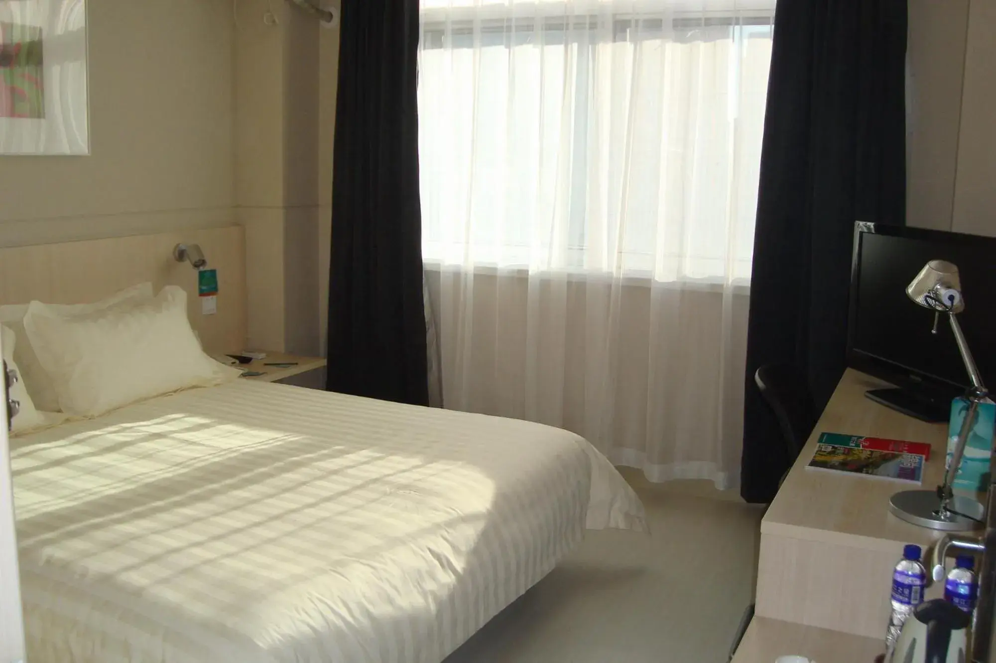 Bed in Jinjiang Inn Wanda Plaza Hotel Taiyuan Street Shenyang Bed in Jinjiang Inn Wanda Plaza Hotel Taiyuan Street Shenyang