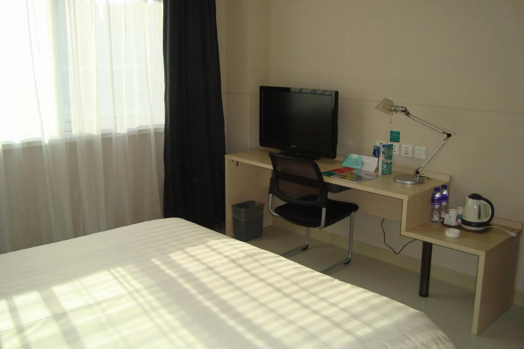 Bed in Jinjiang Inn Wanda Plaza Hotel Taiyuan Street Shenyang