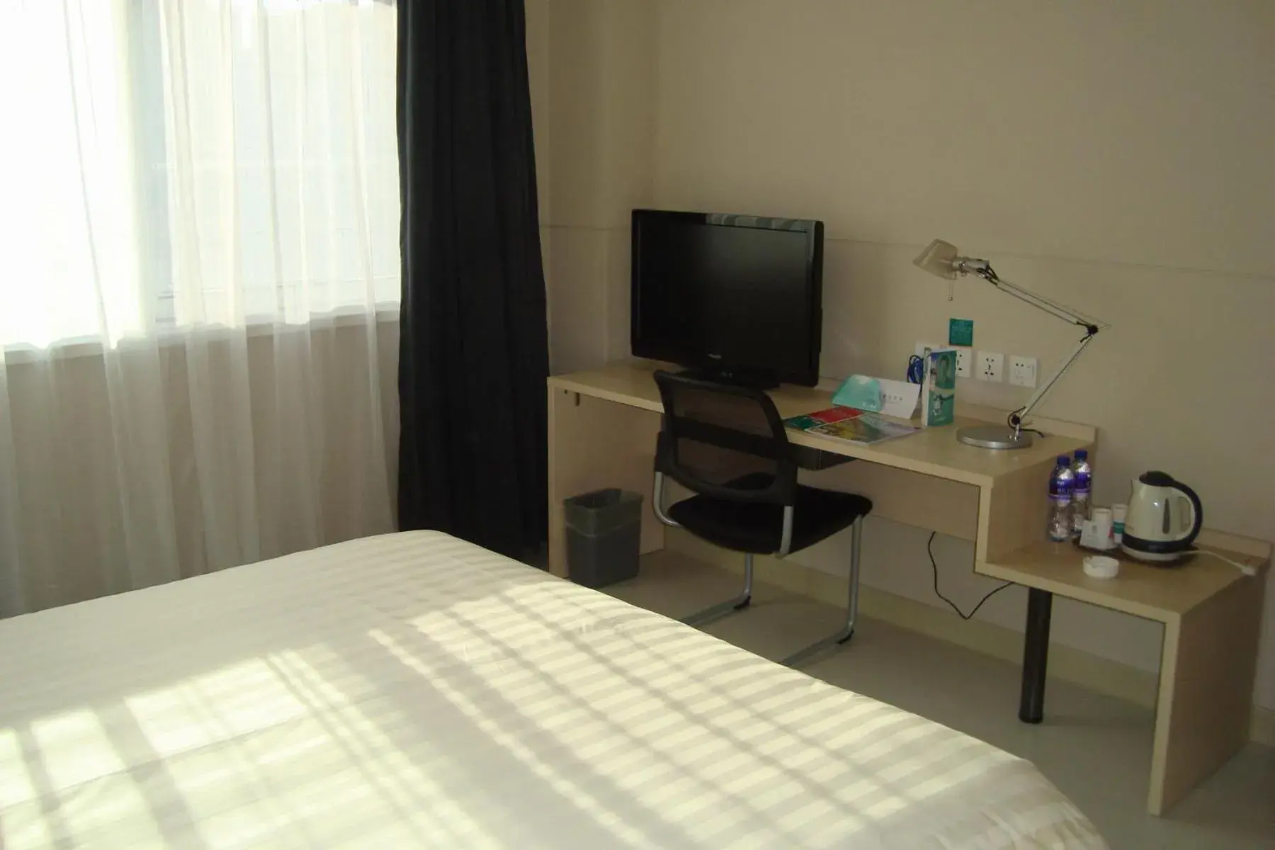 Bed in Jinjiang Inn Wanda Plaza Hotel Taiyuan Street Shenyang Bed in Jinjiang Inn Wanda Plaza Hotel Taiyuan Street Shenyang