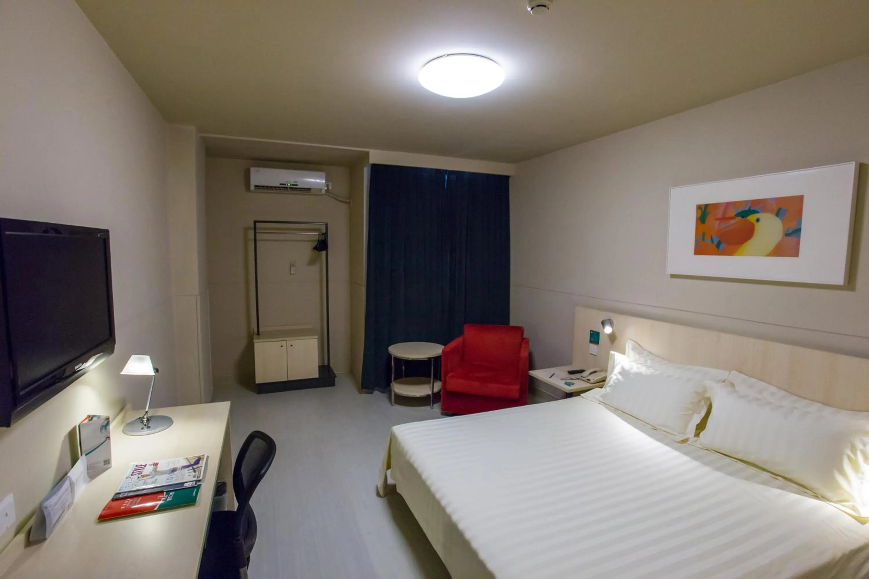 Photo of the whole room, TV/Entertainment Center in Jinjiang Inn Tianjin South Station