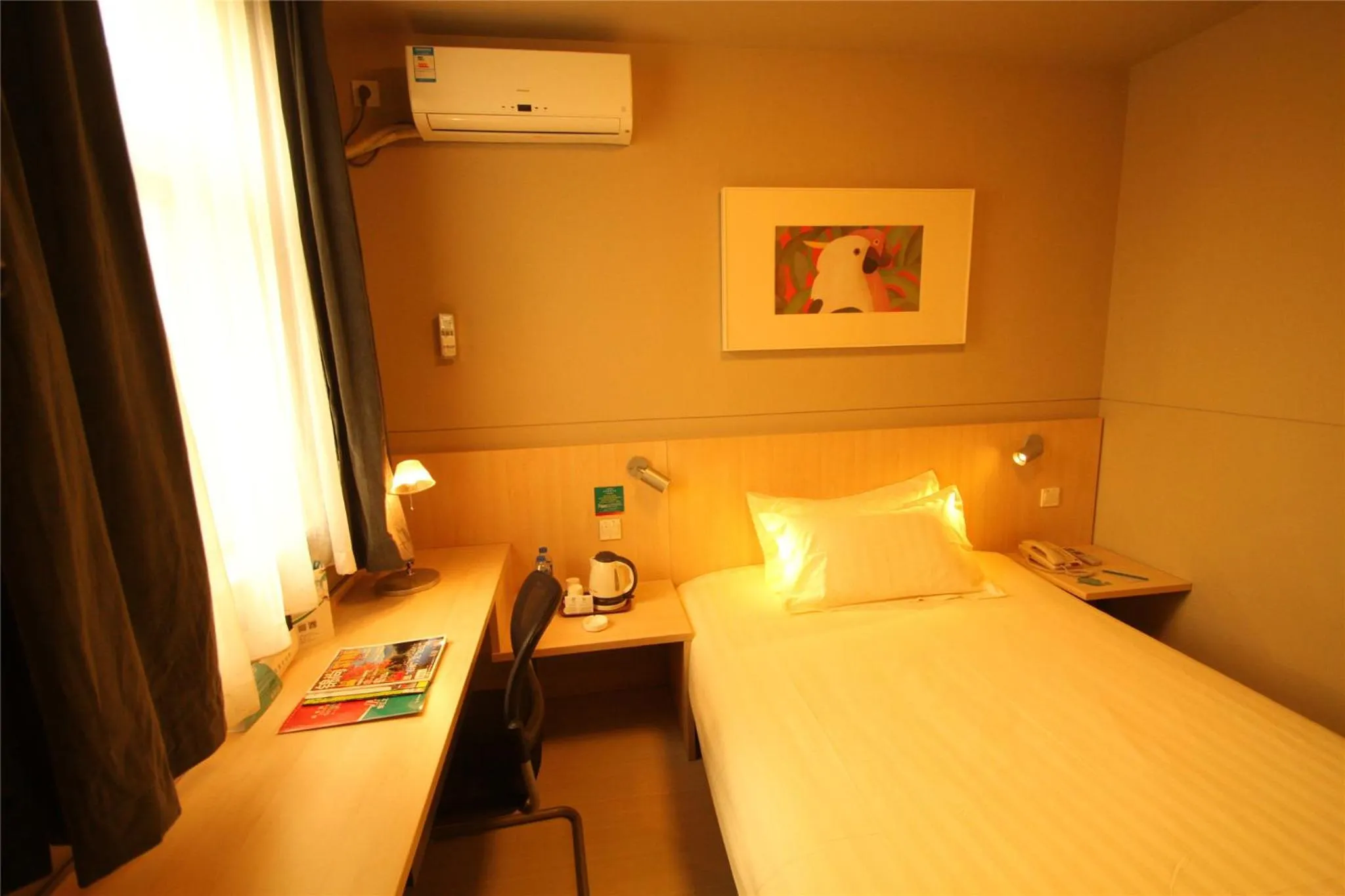 Photo of the whole room, Bed in Jinjiang Inn Changzhi Bayi Square