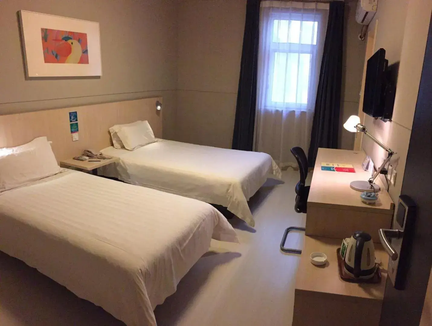 Photo of the whole room, Bed in Jinjiang Inn Changzhi Bayi Square Photo of the whole room, Bed in Jinjiang Inn Changzhi Bayi Square