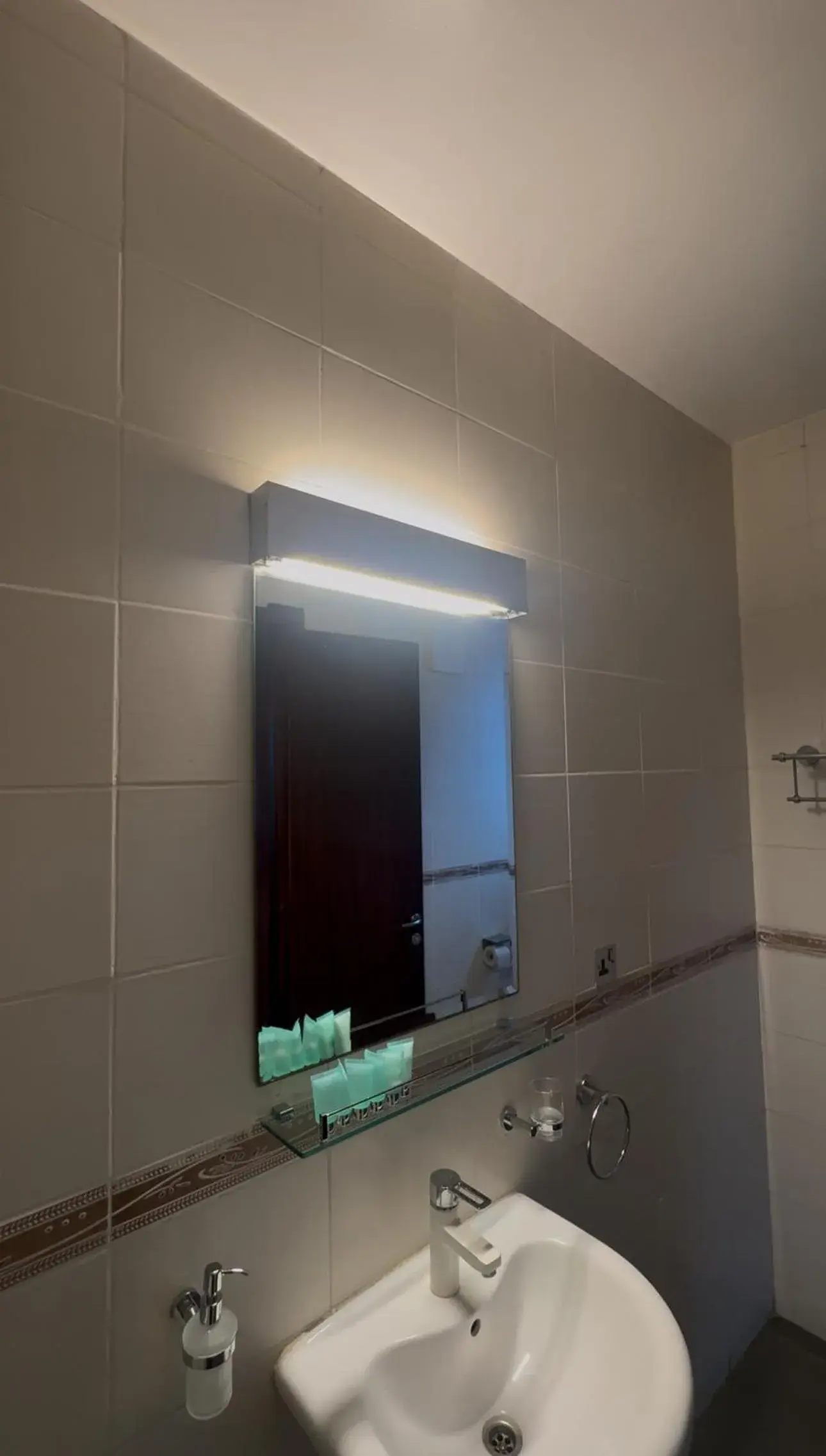 Bathroom in Maxlot Hotel Bathroom in Maxlot Hotel