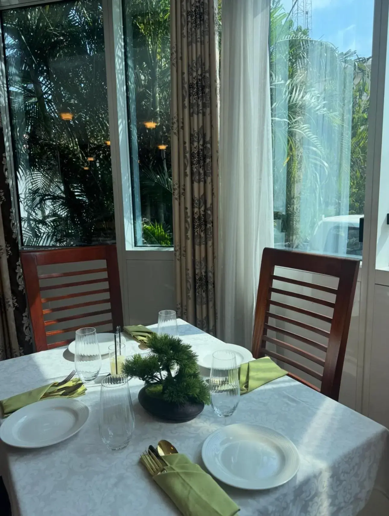 Restaurant/places to eat in Maxlot Hotel Restaurant/places to eat in Maxlot Hotel