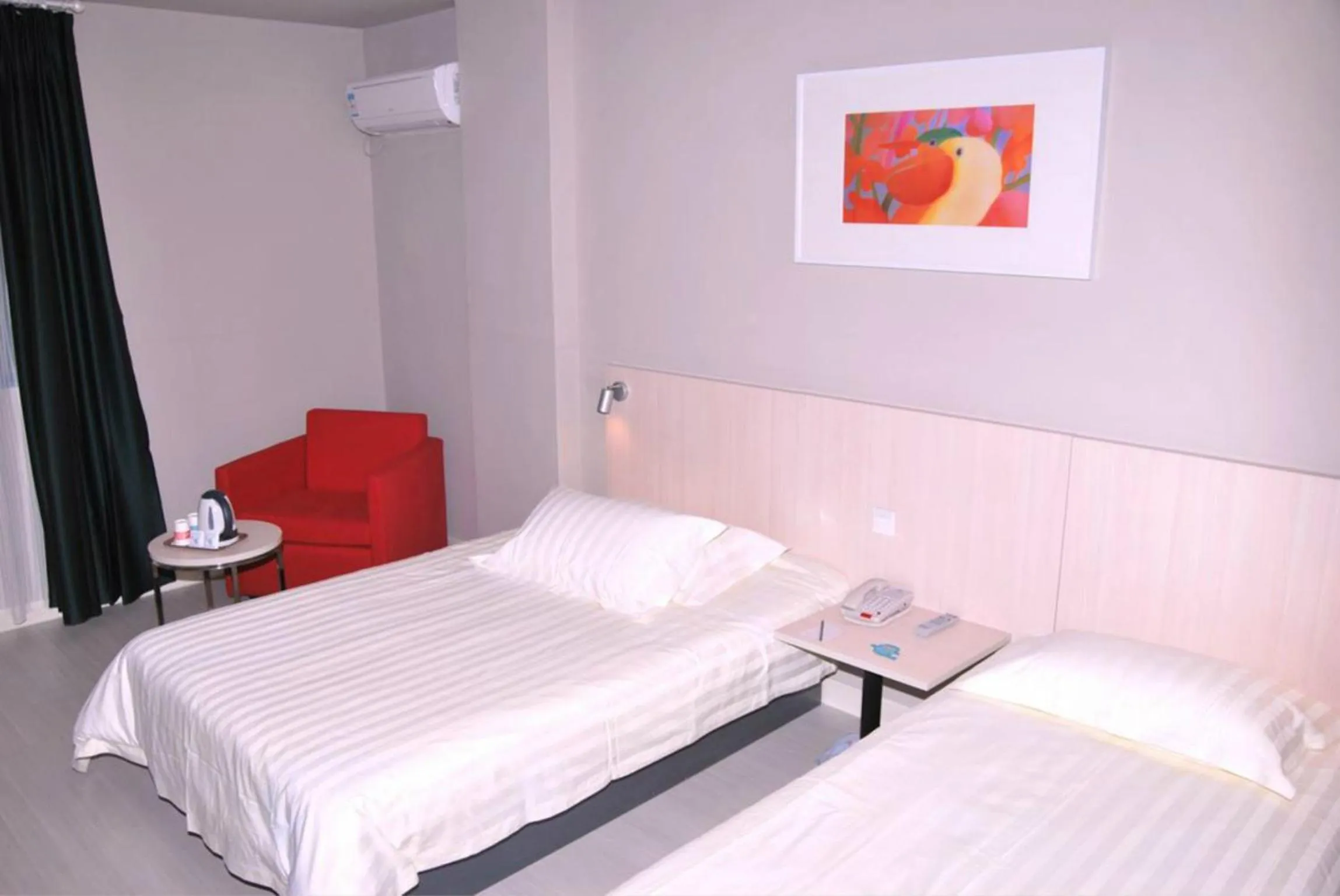 Bed in Jinjiang Inn Xiaoshan International Airport