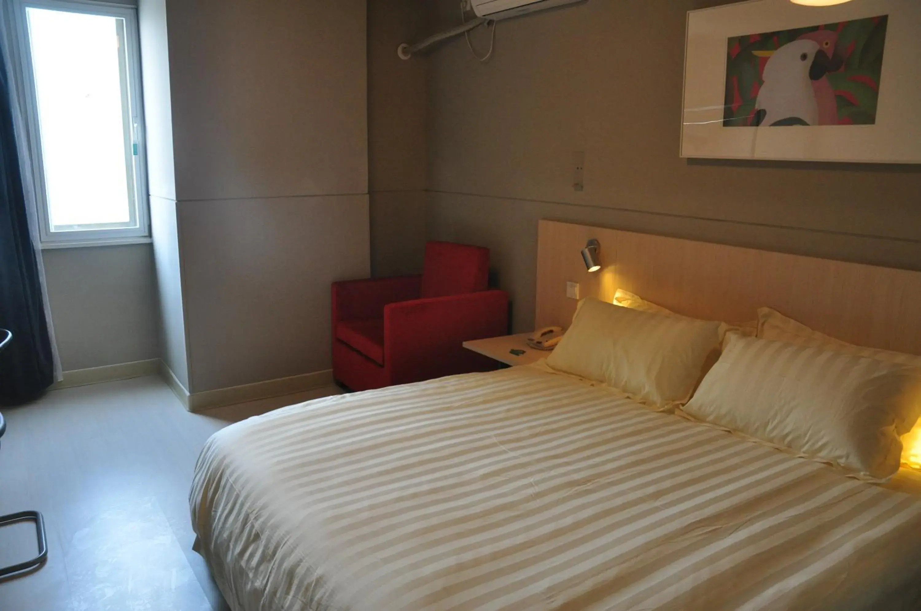 Photo of the whole room, Bed in Jinjiang Inn Xiaoshan International Airport Photo of the whole room, Bed in Jinjiang Inn Xiaoshan International Airport