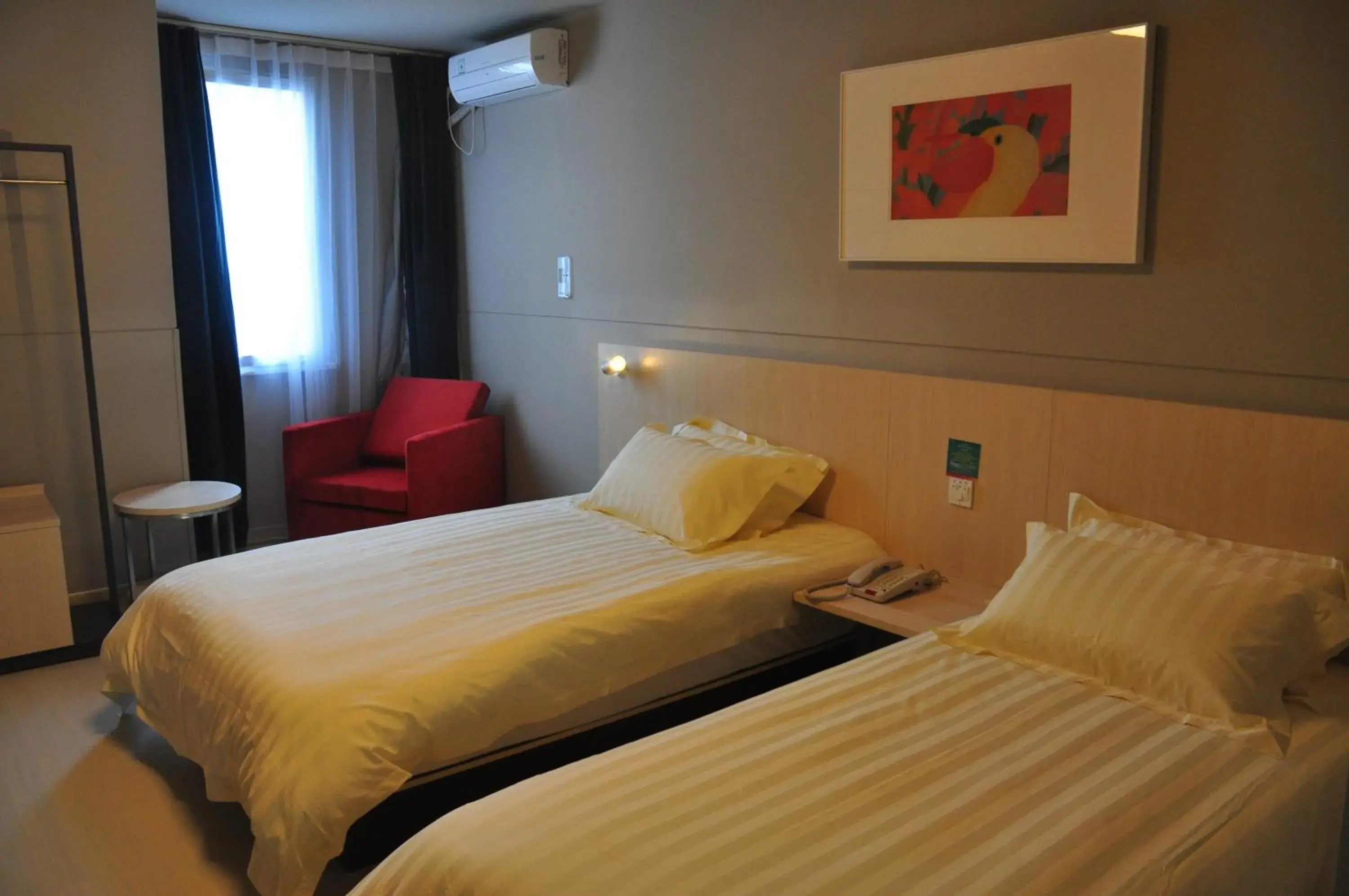 Photo of the whole room, Bed in Jinjiang Inn Xiaoshan International Airport Photo of the whole room, Bed in Jinjiang Inn Xiaoshan International Airport