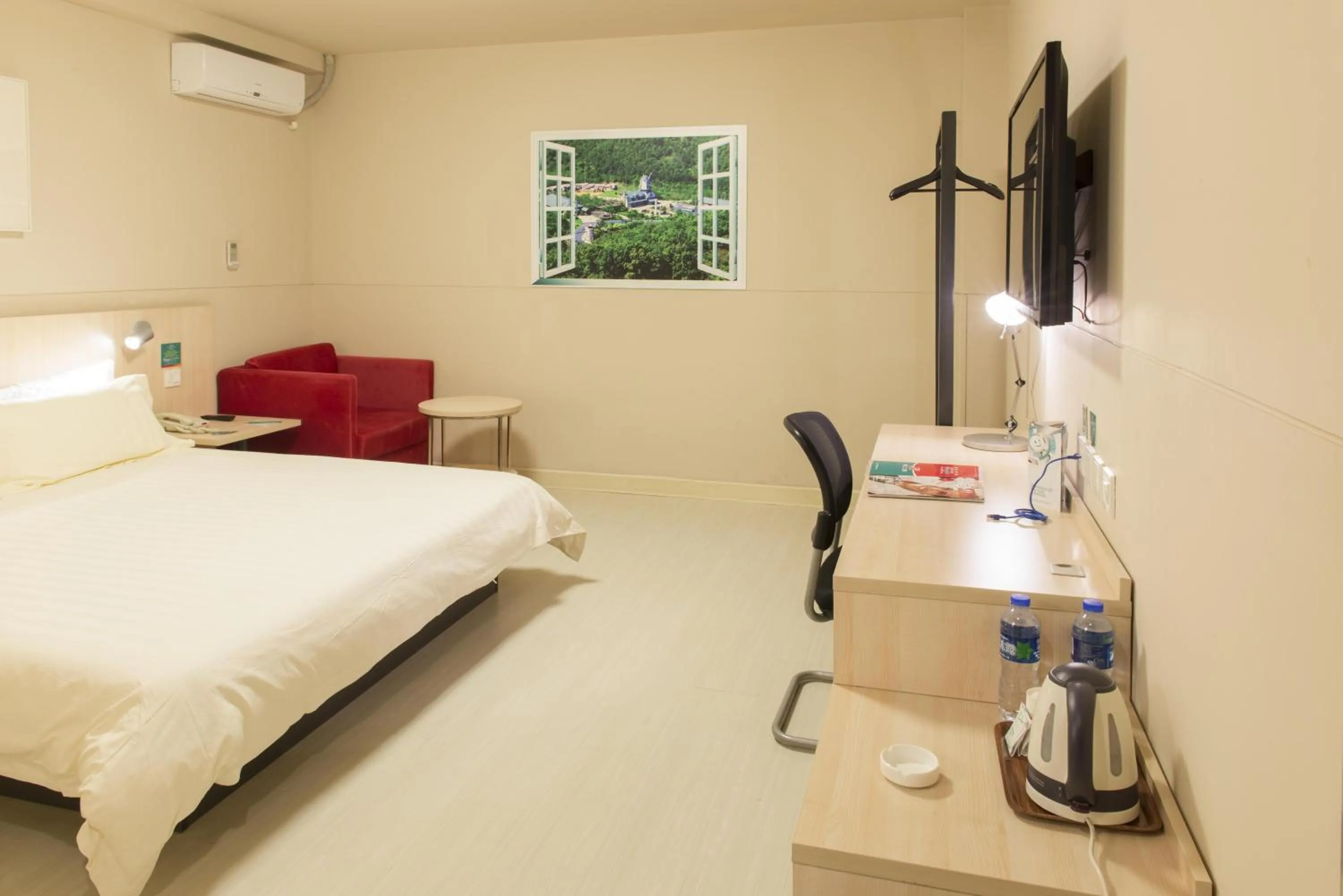 Decorative detail, Bed in Jinjiang Inn Dalian Lianhe Road