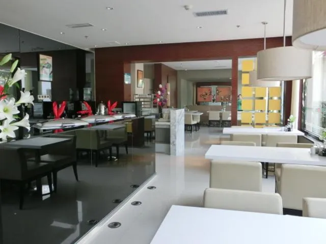 Restaurant/places to eat in Jinjiang Inn Xiangyang Nanshan Tanxi Road