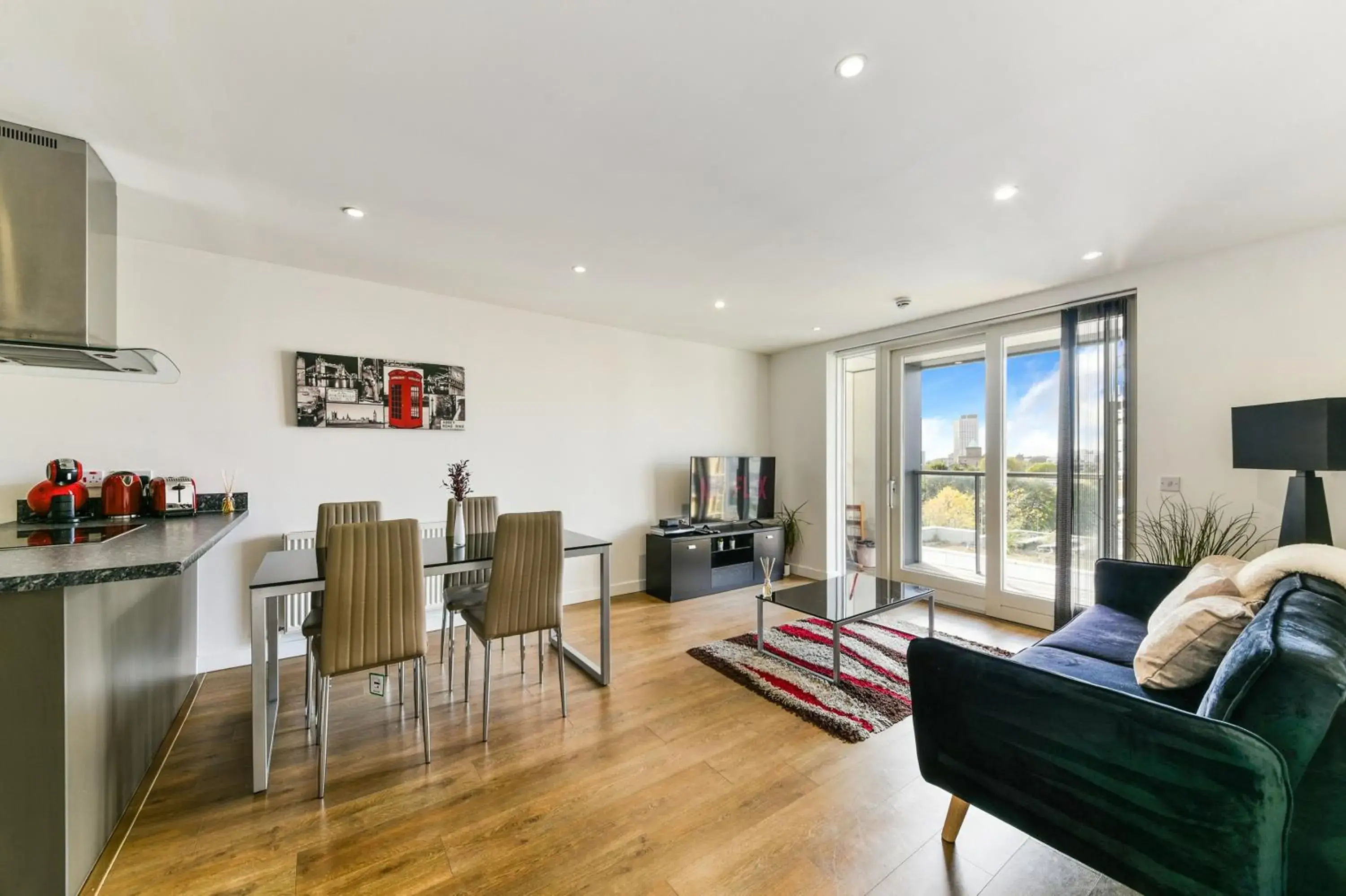 Luxury 2 bed 2 bath apartment in Canary Wharf Luxury 2 bed 2 bath apartment in Canary Wharf