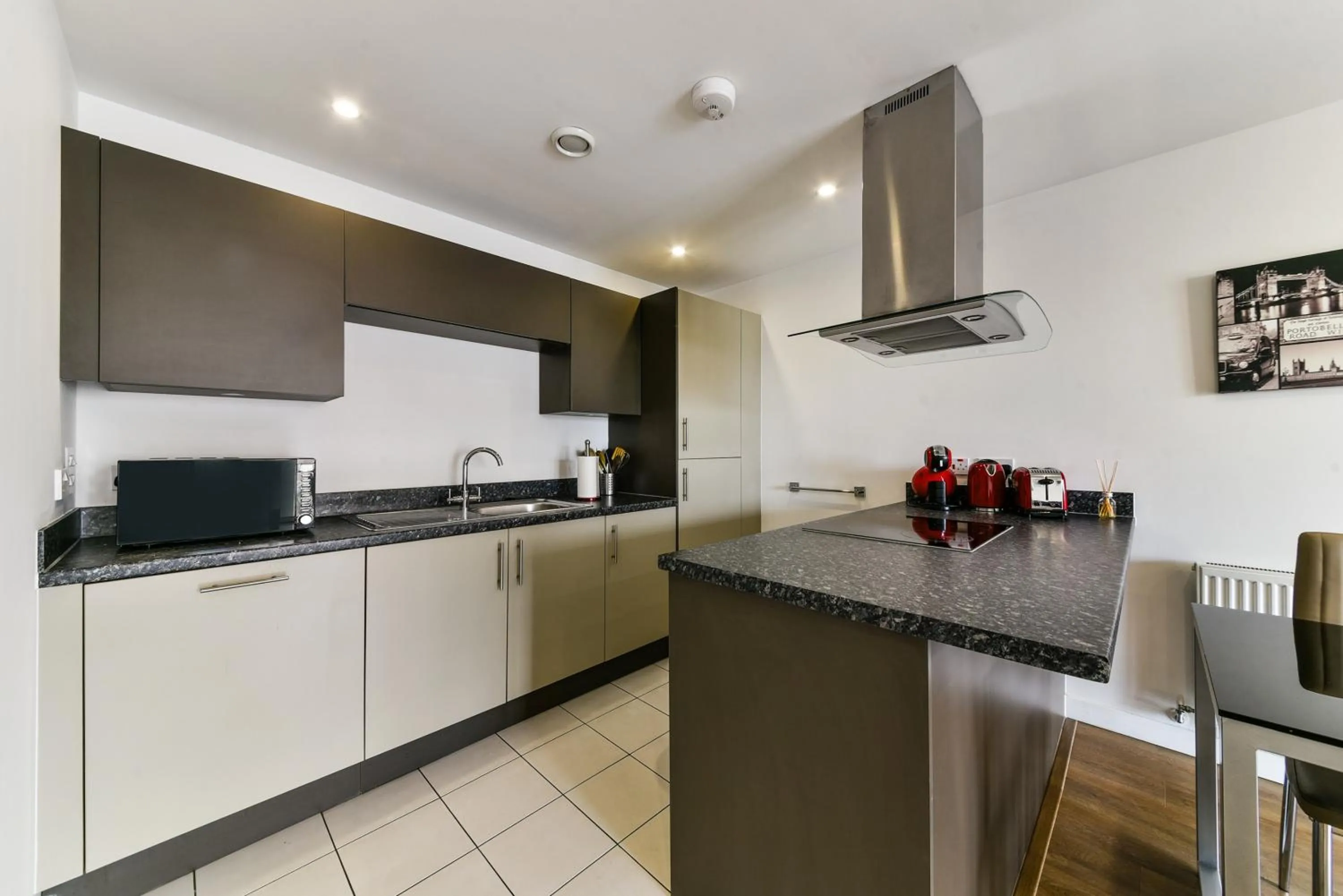 Luxury 2 bed 2 bath apartment in Canary Wharf