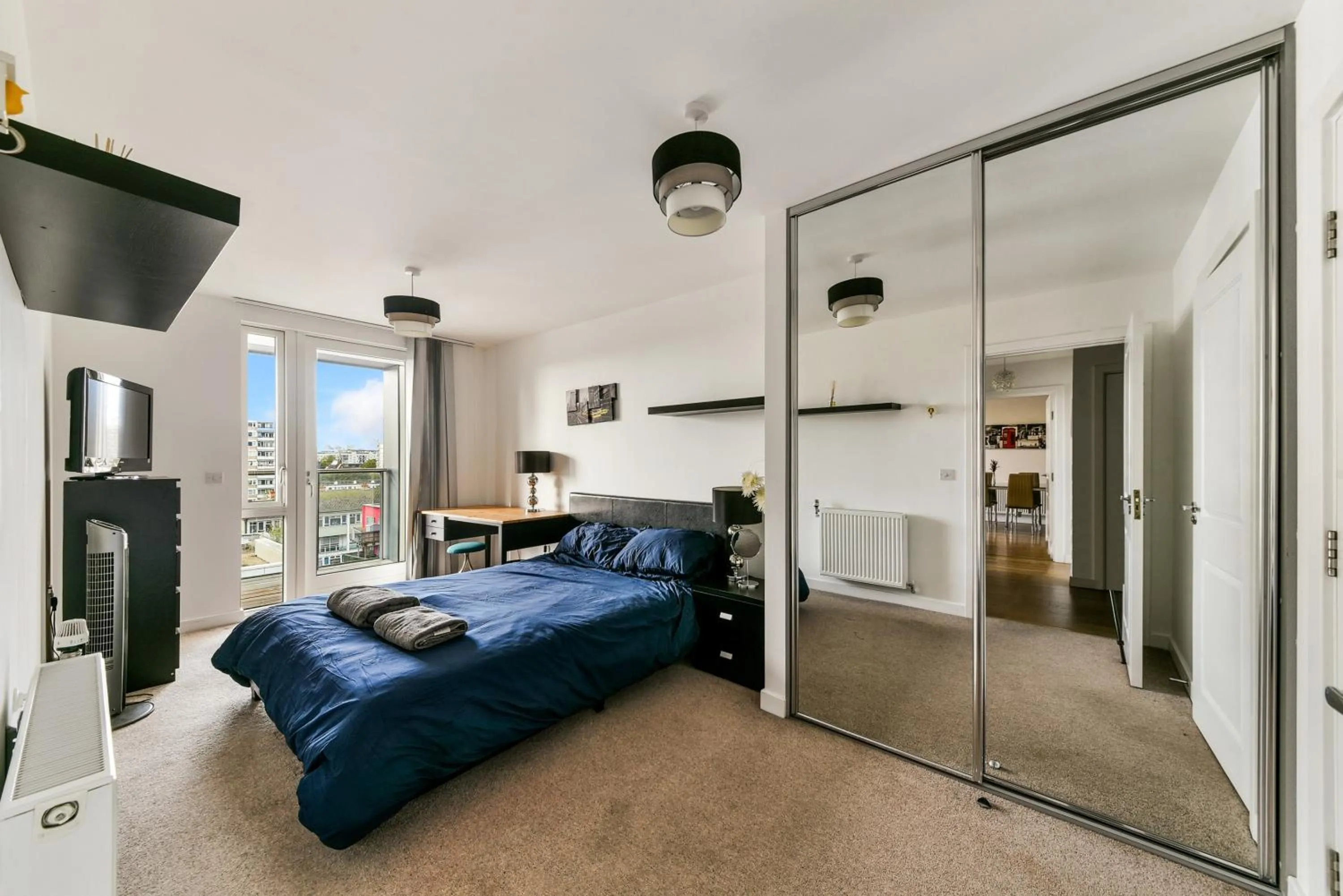 Luxury 2 bed 2 bath apartment in Canary Wharf
