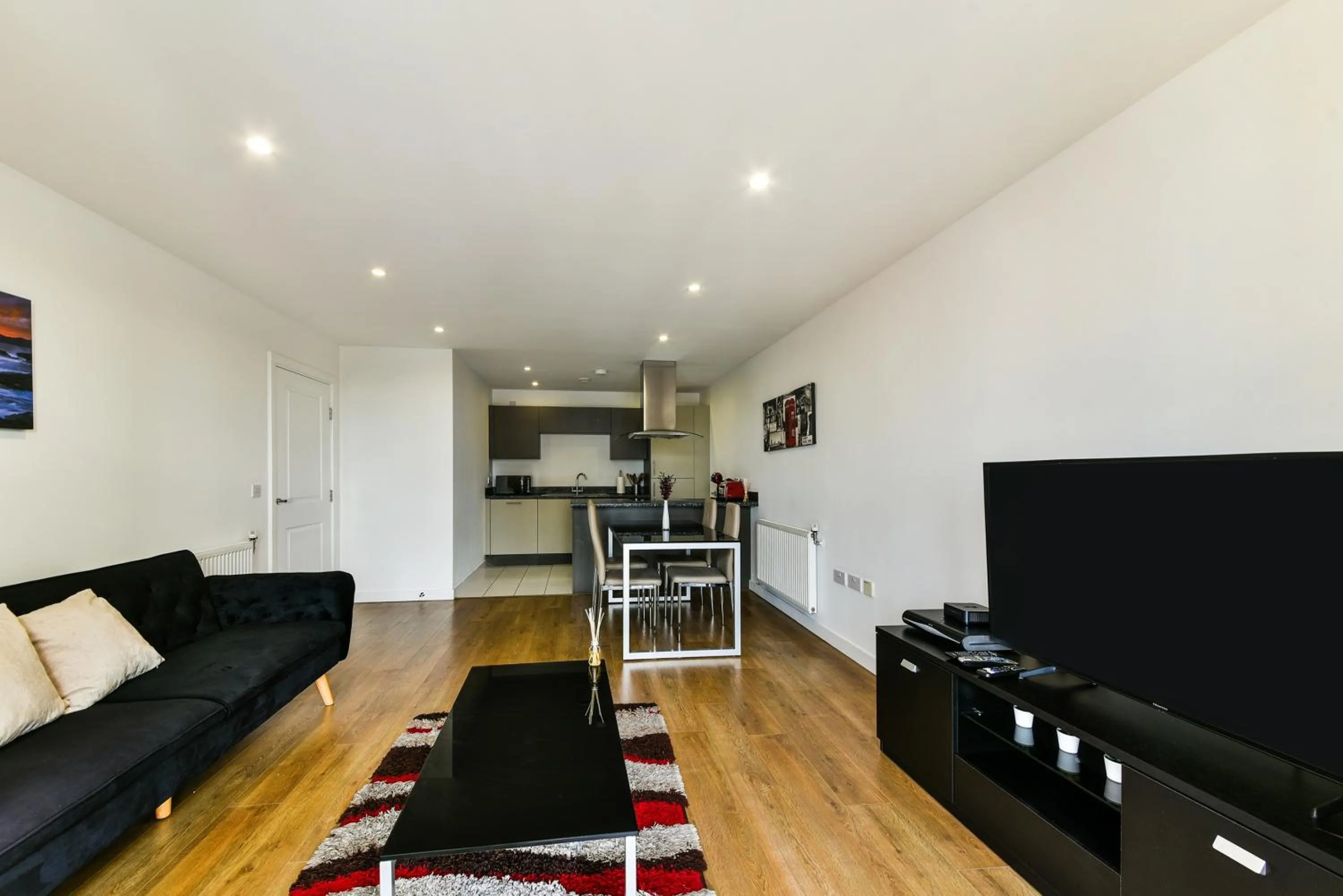 Luxury 2 bed 2 bath apartment in Canary Wharf