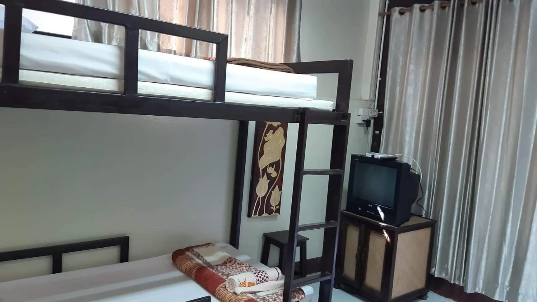 bunk bed, Bed in The North Hotel