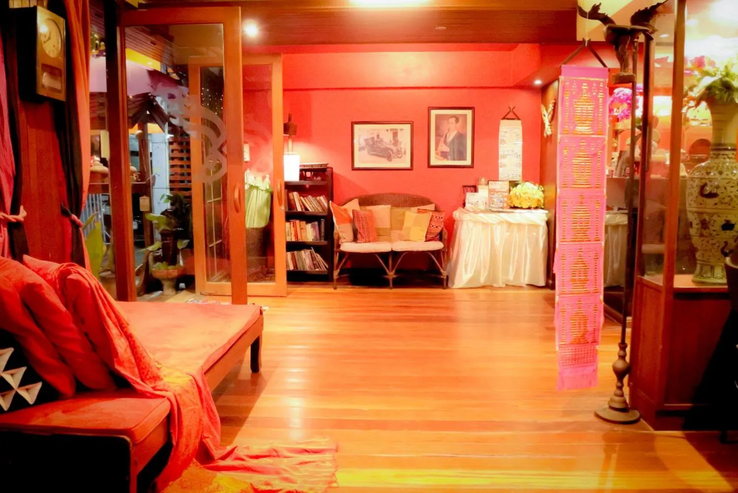 Library in The North Hotel