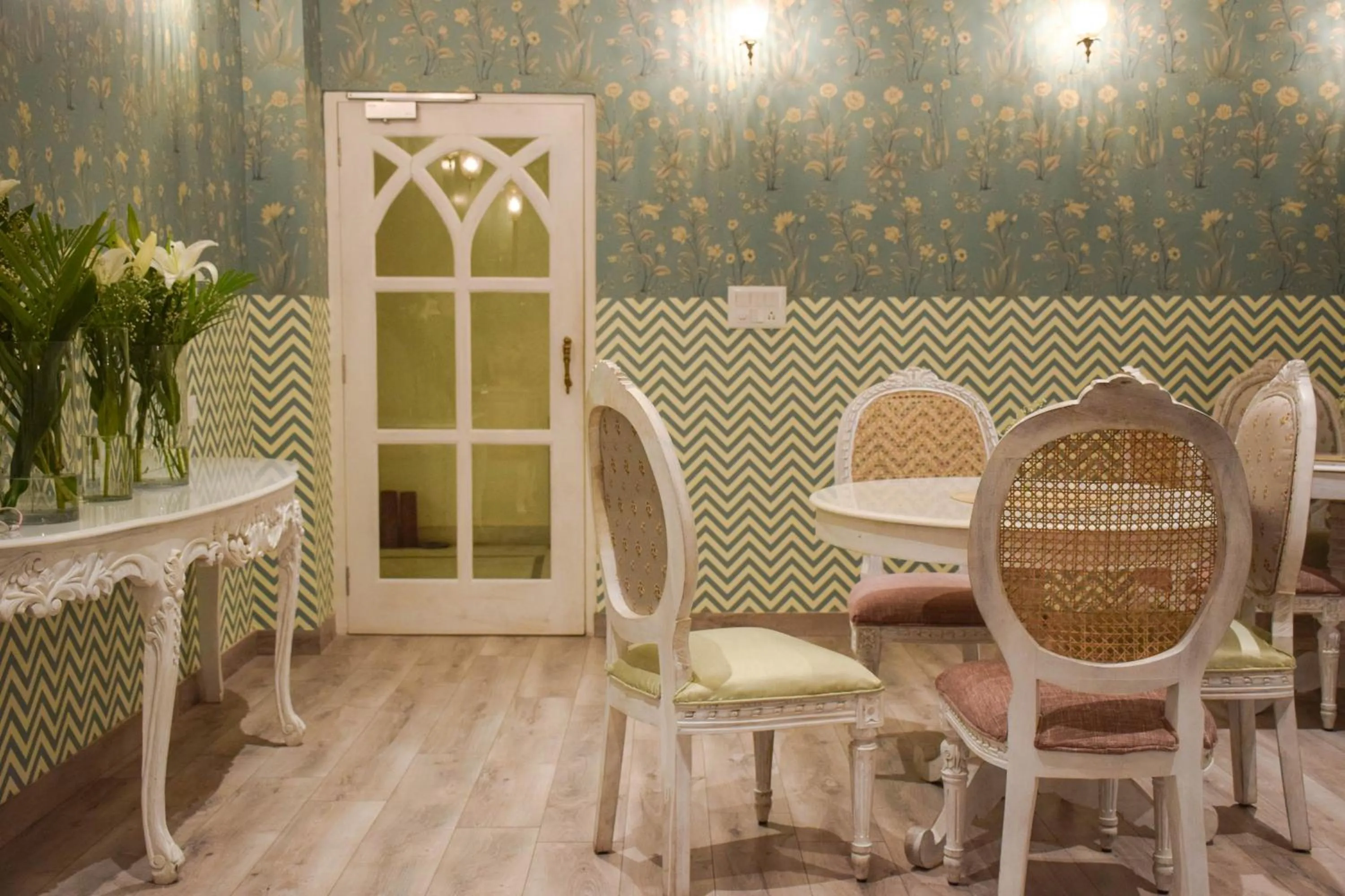 Restaurant/places to eat in Pandya Niwas