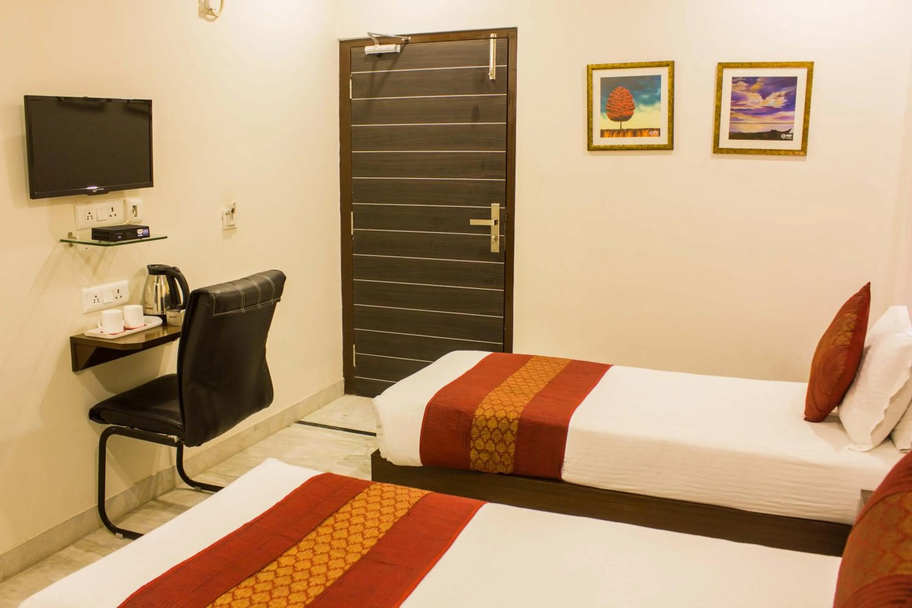 Photo of the whole room, Bed in Pandya Niwas