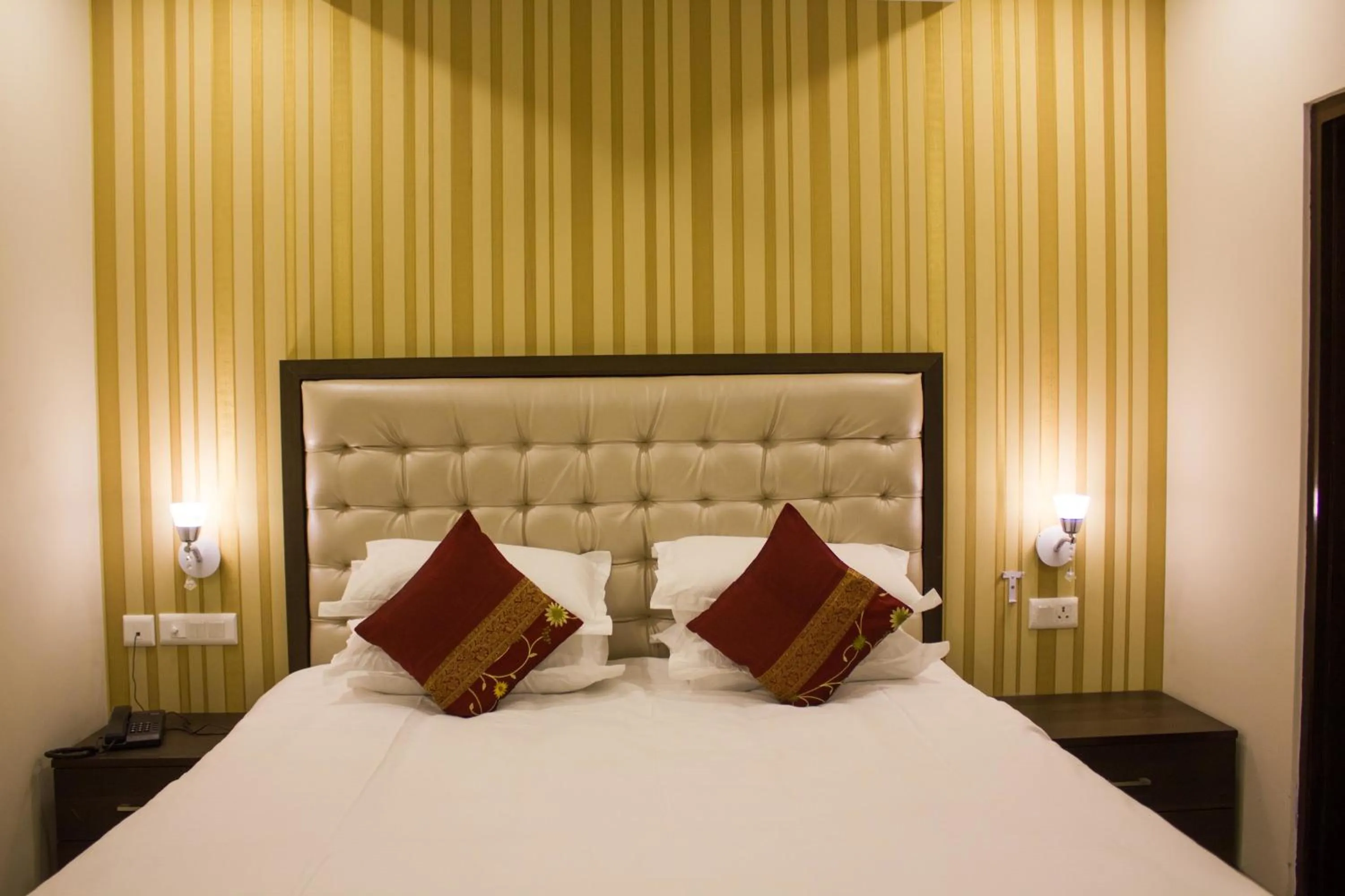 Decorative detail, Bed in Pandya Niwas