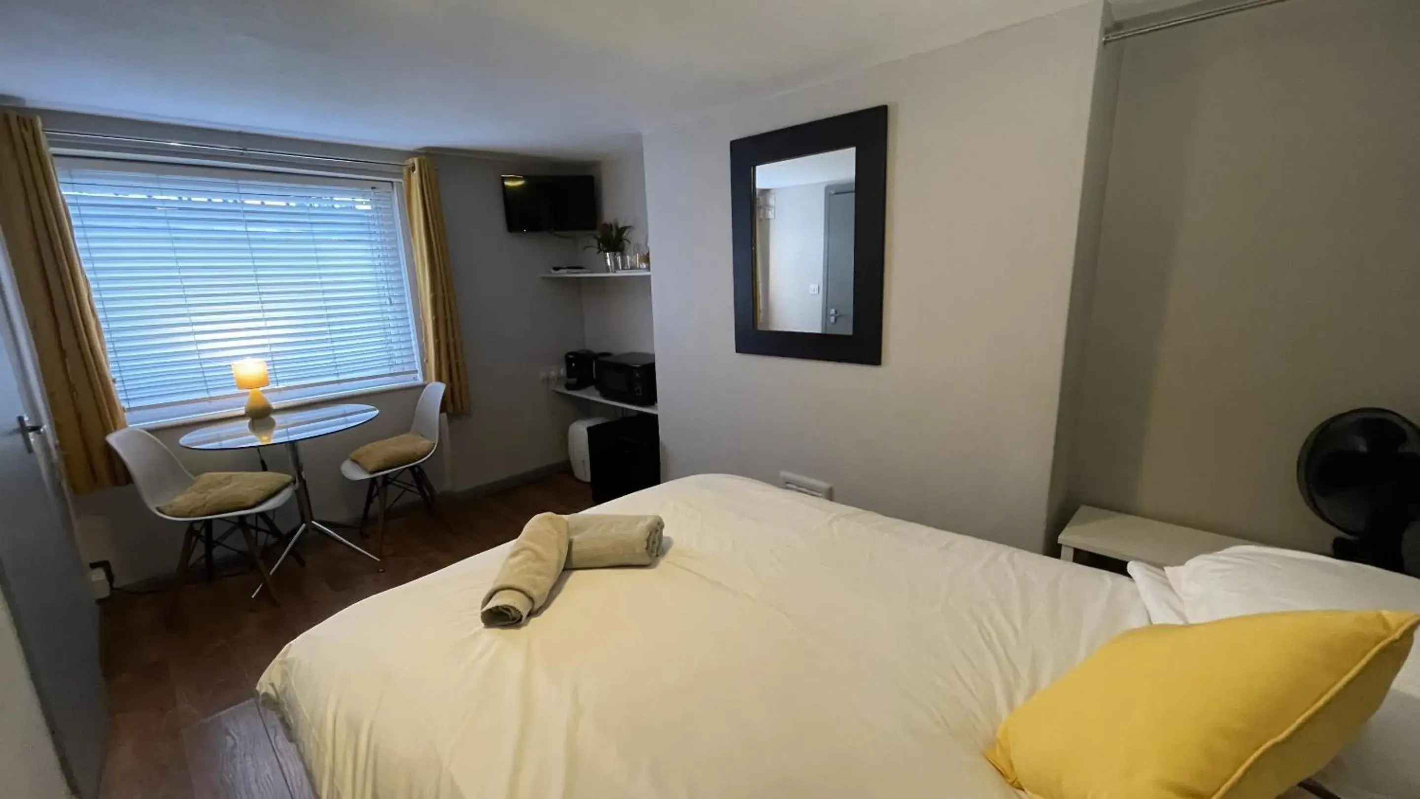Bedroom, Bed in EI8HT Brighton Guest Accommodation Bedroom, Bed in EI8HT Brighton Guest Accommodation
