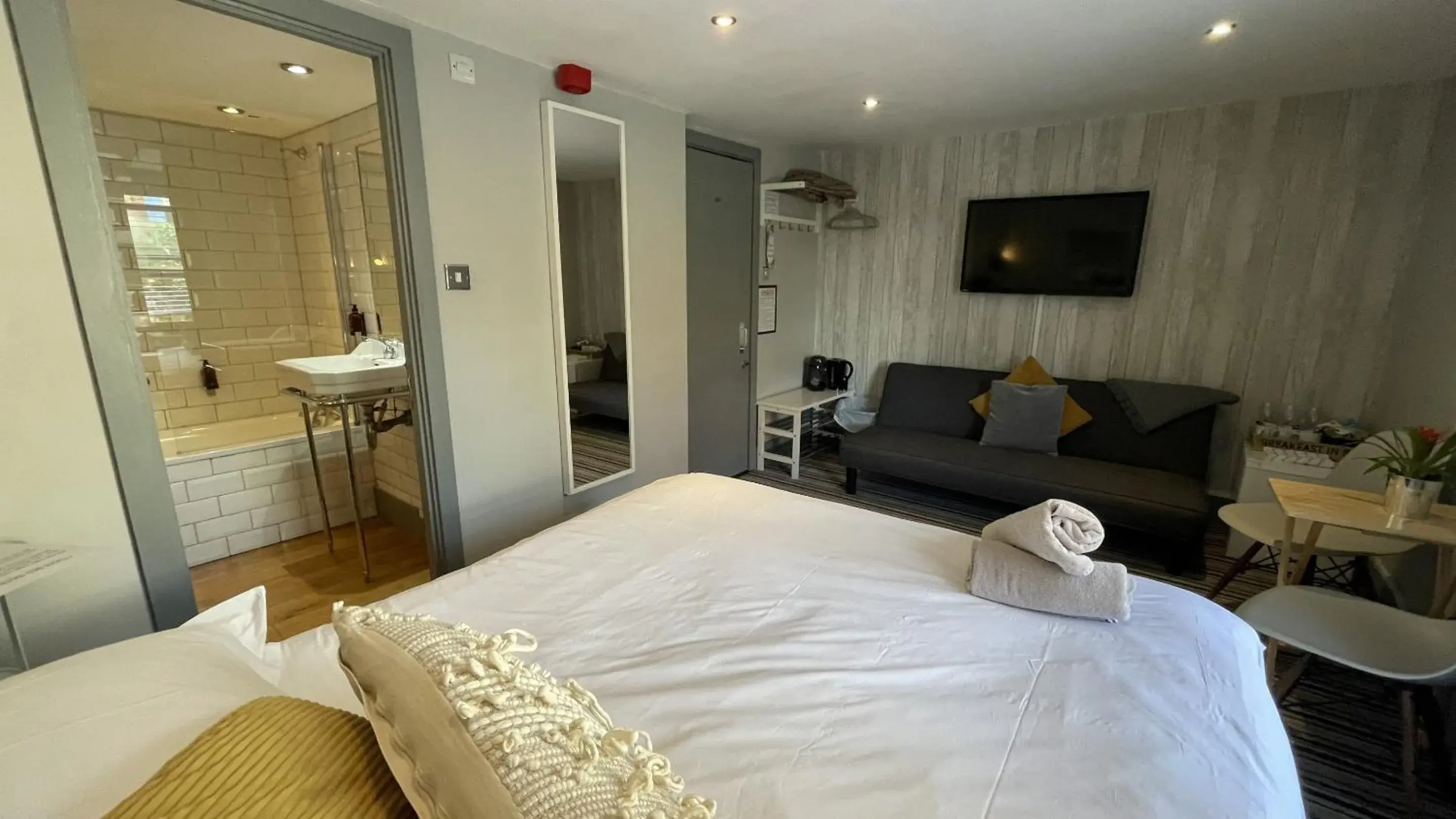 Bedroom, Bed in EI8HT Brighton Guest Accommodation Bedroom, Bed in EI8HT Brighton Guest Accommodation