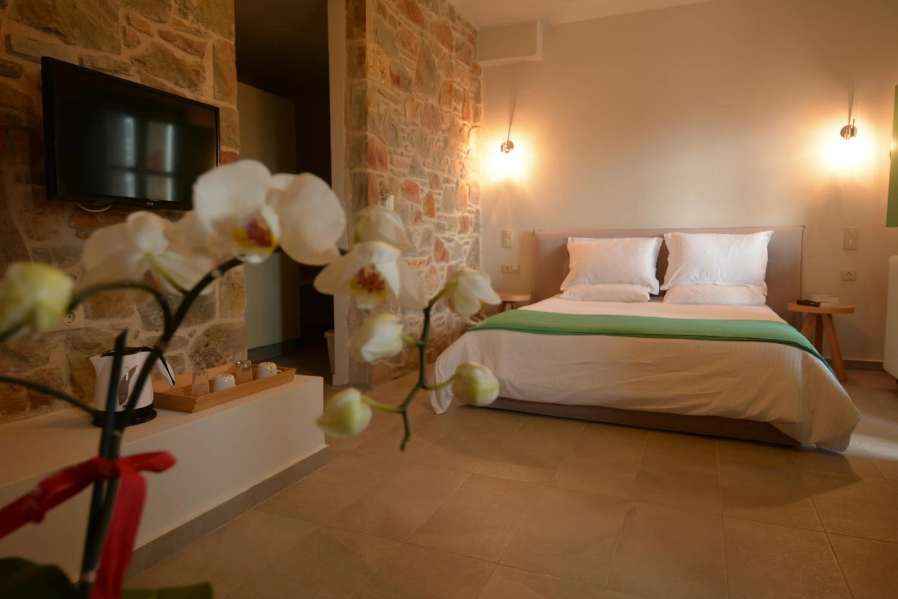 Bedroom, Bed in Foresta in Medias Mores