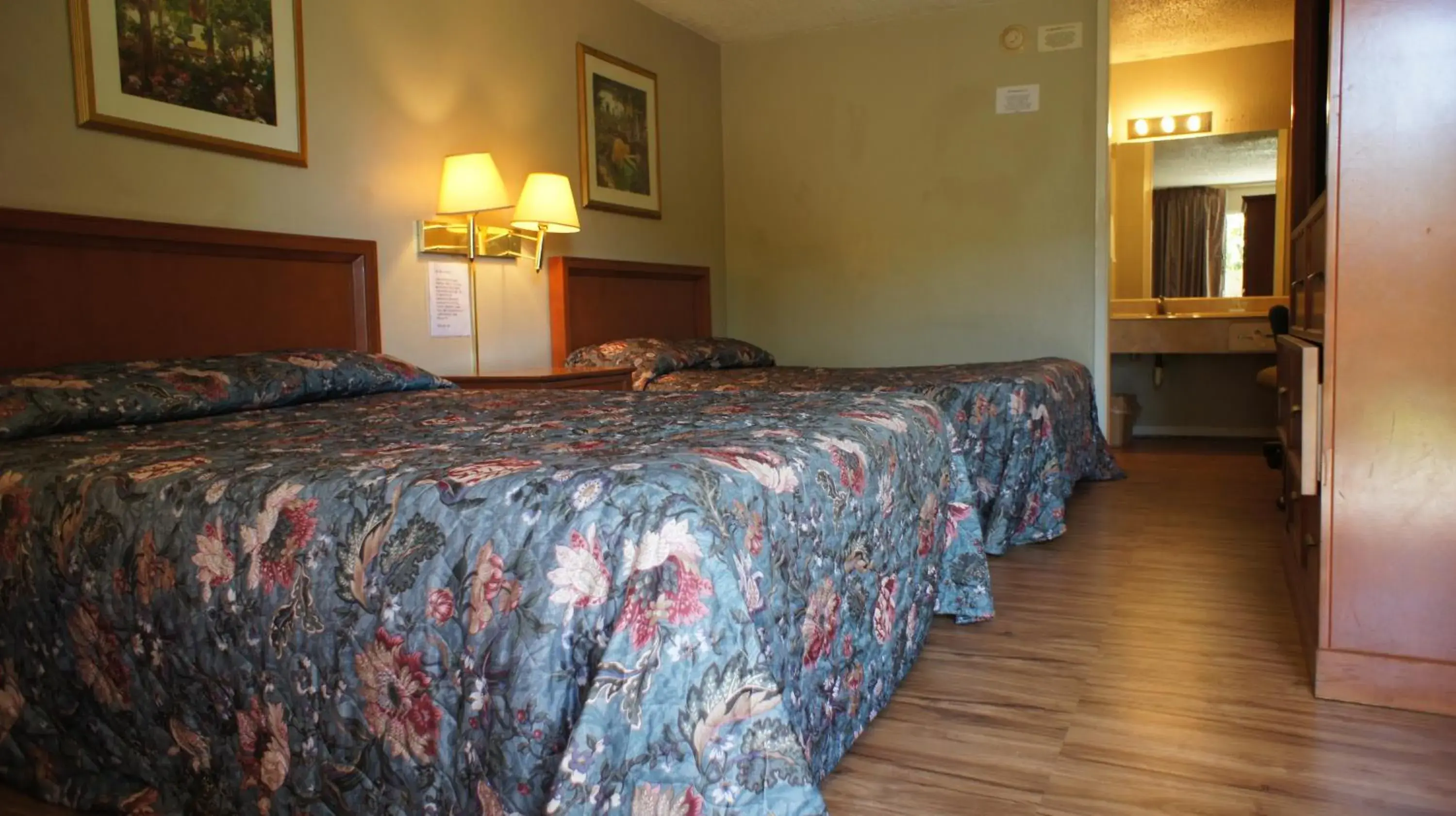 Double Room with Two Double Beds in Executive Inn & Suites Double Room with Two Double Beds in Executive Inn & Suites