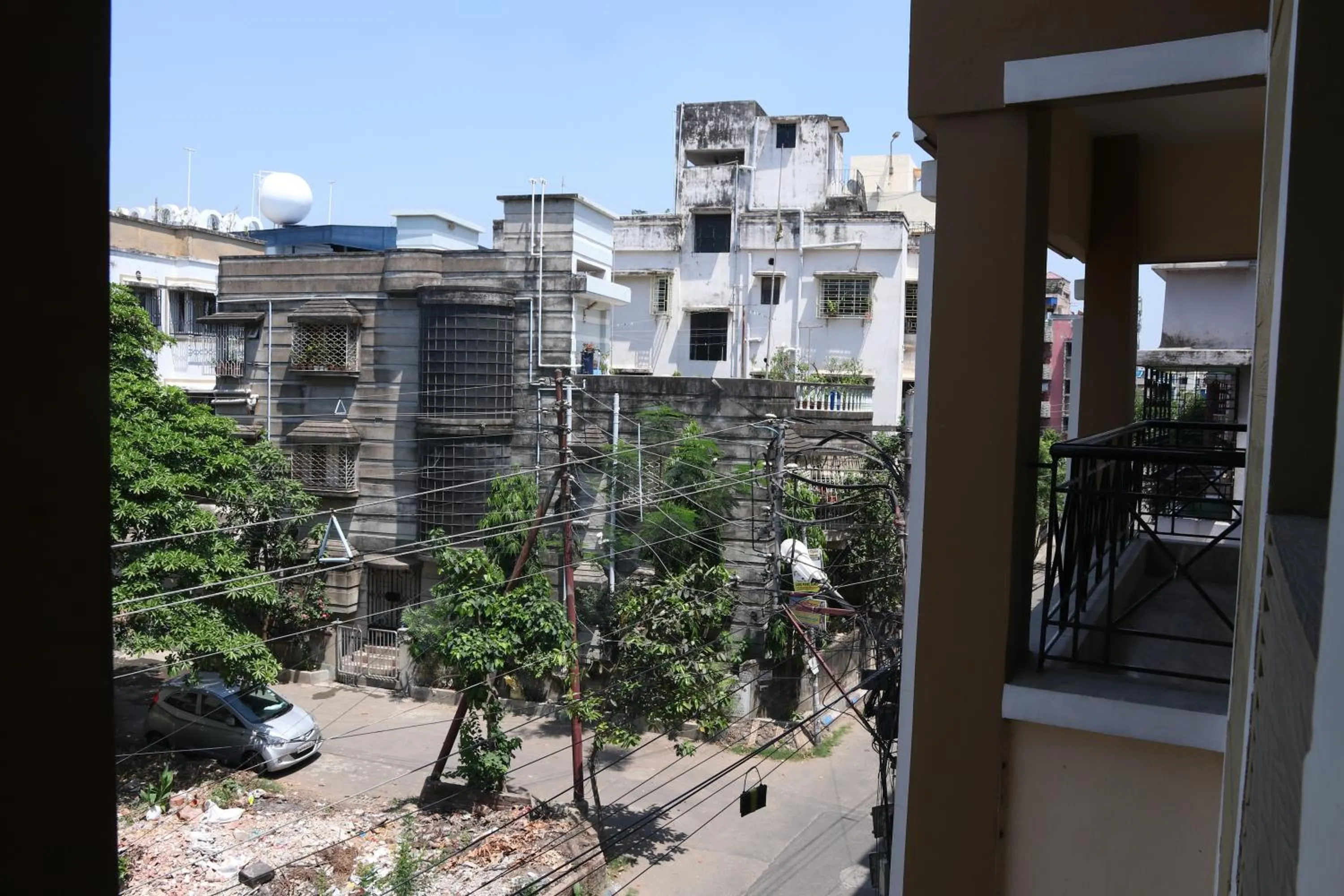 Quiet street view in The Elite Apartment Hotel