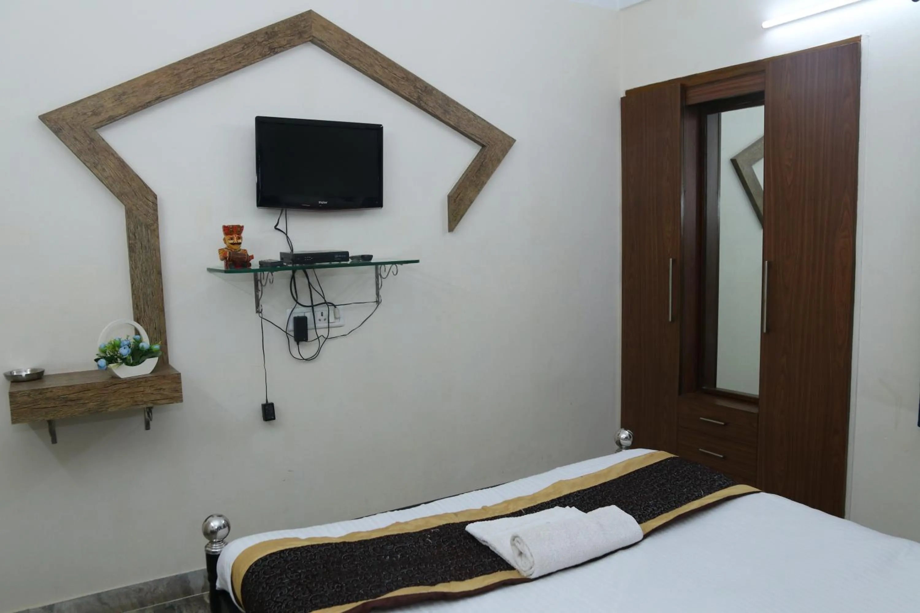 TV and multimedia, Bed in The Elite Apartment Hotel