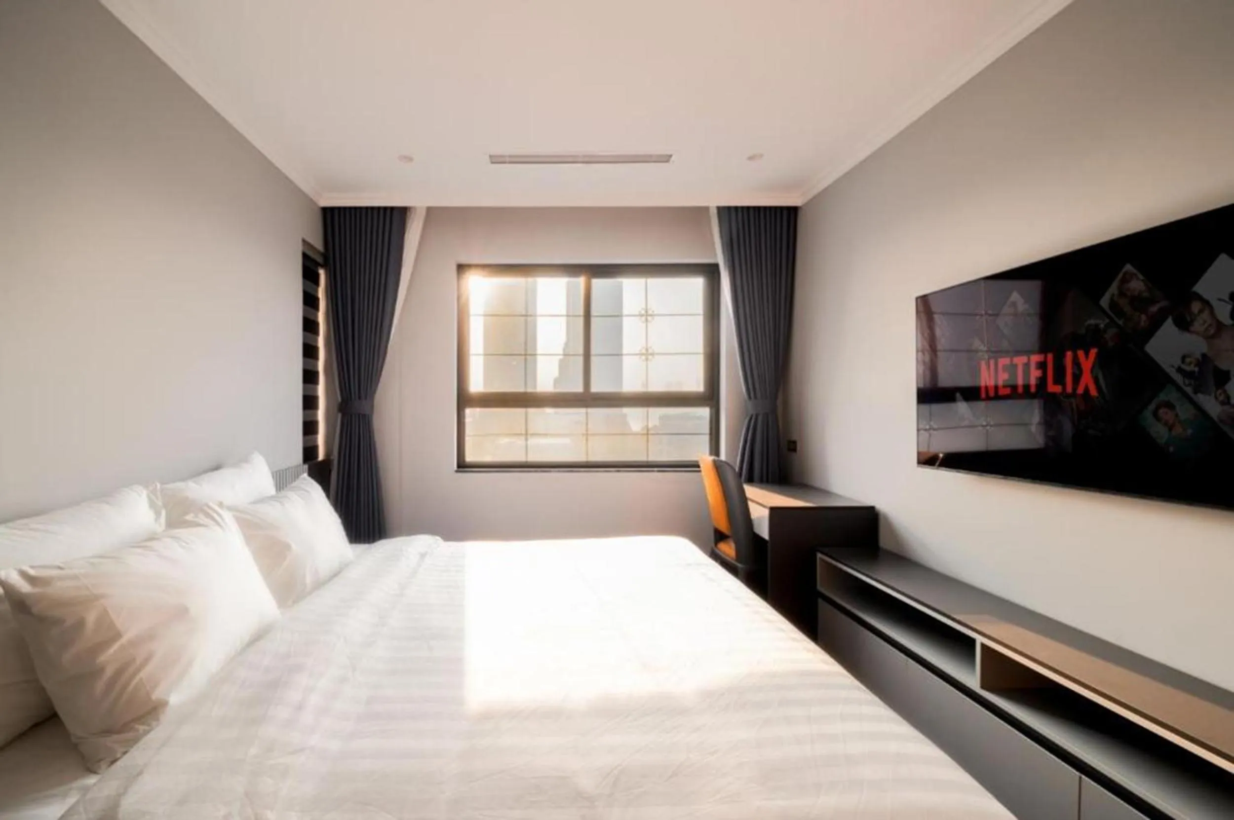 Bedroom, Bed in Luxe Paradise Suites Tay Ho