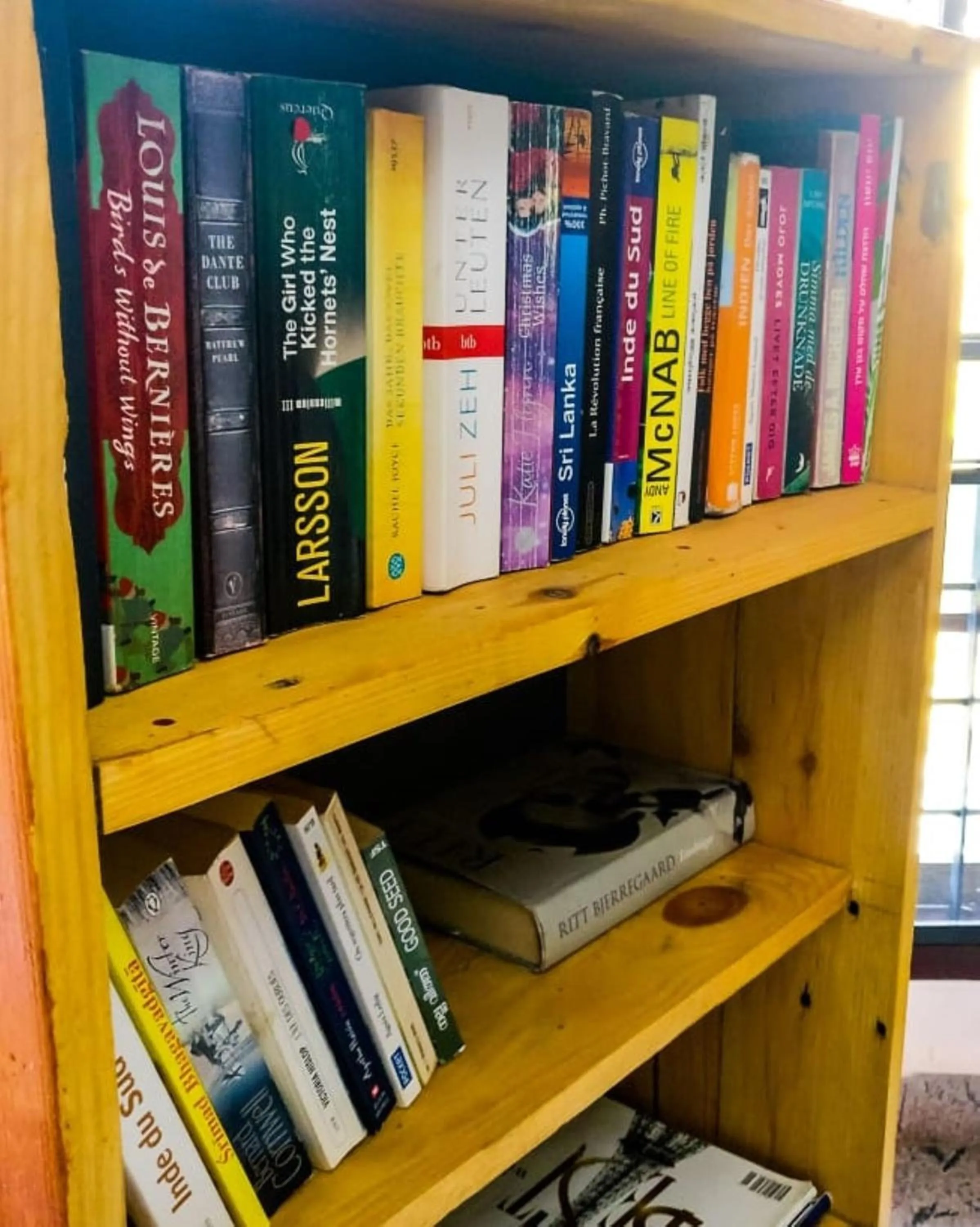Library in Fortkochi Beach Inn