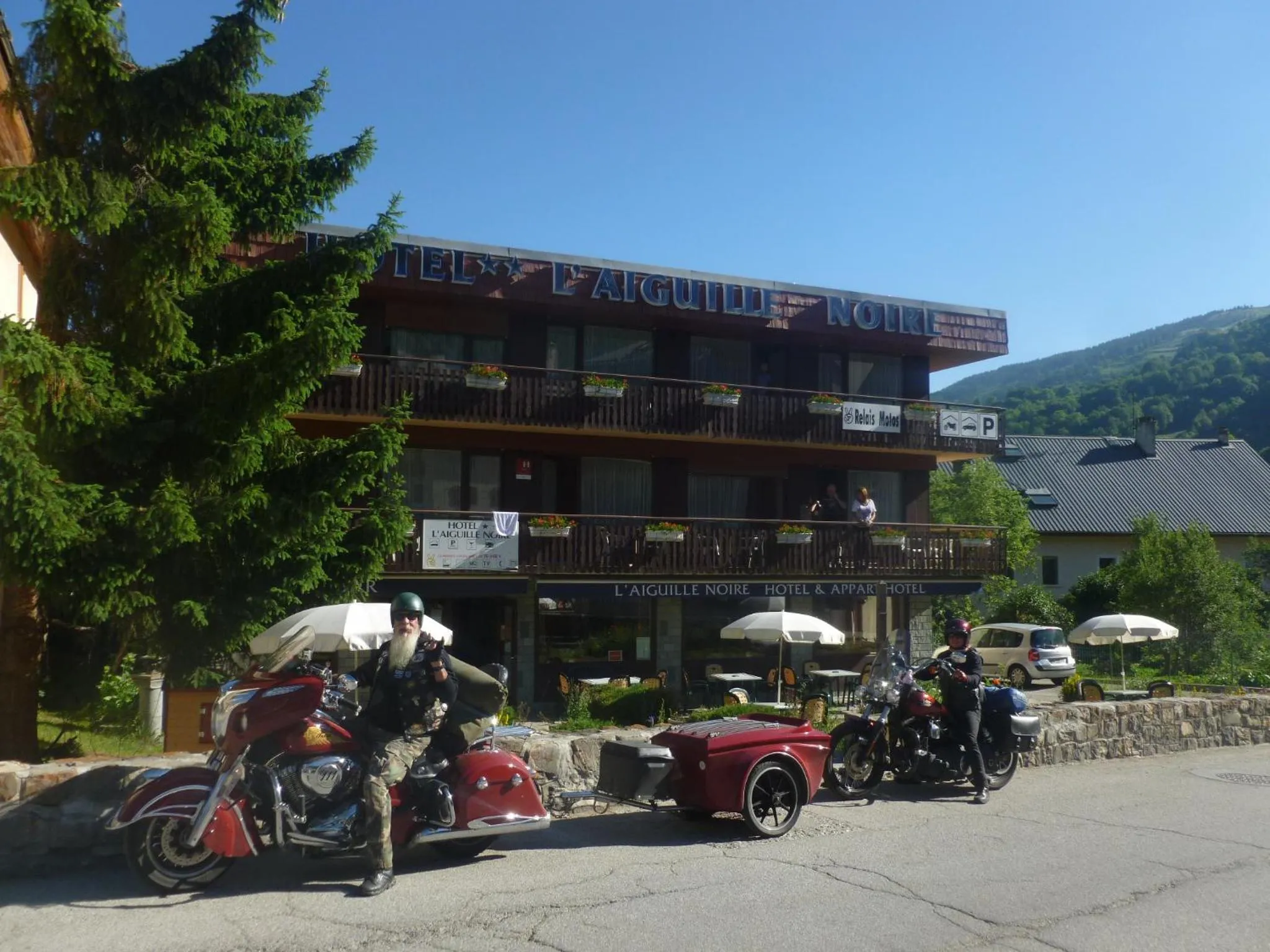 Facade/entrance in Aiguille Noire