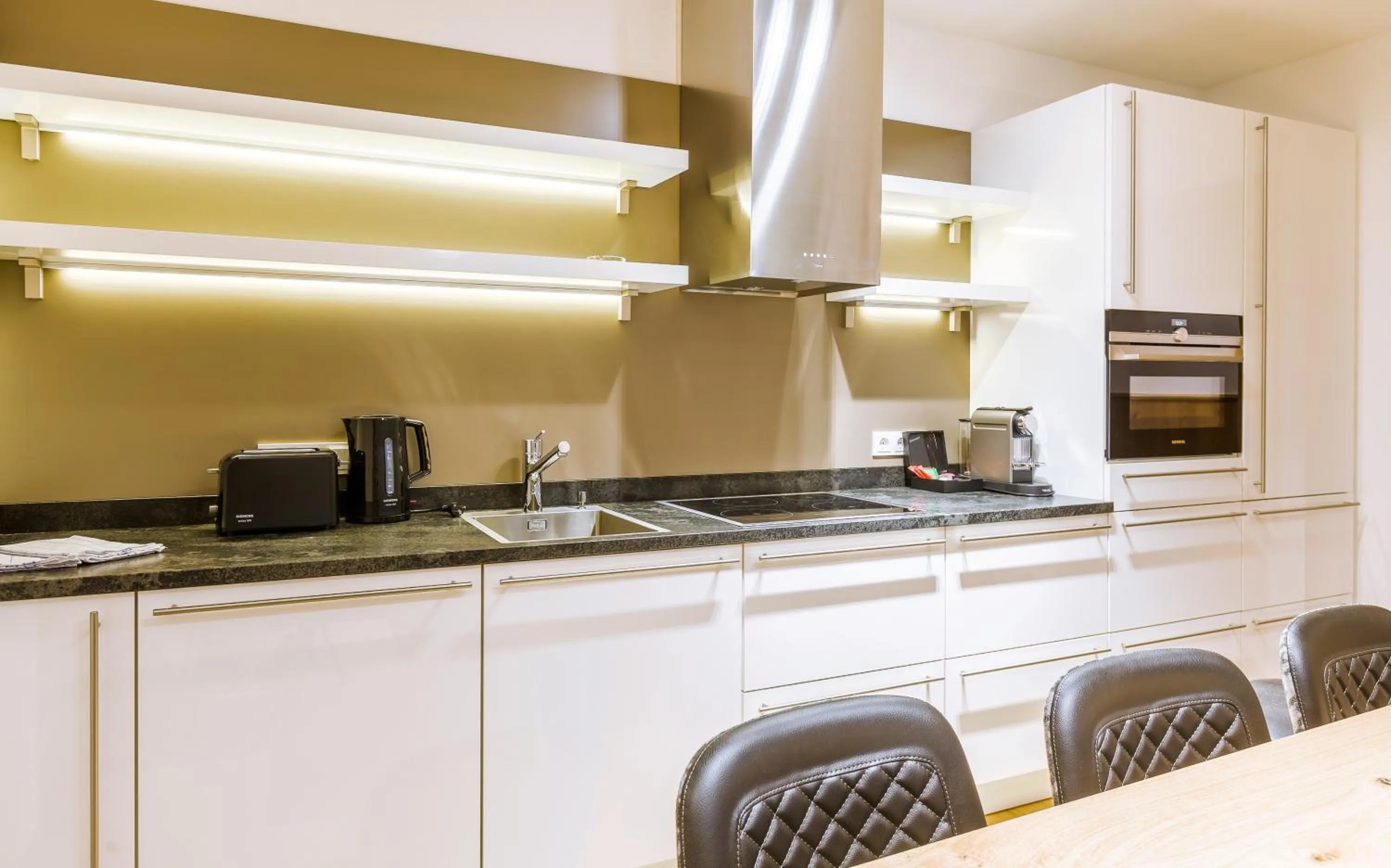 Kitchen or kitchenette in Bolodges Apartments by Alpin Rentals