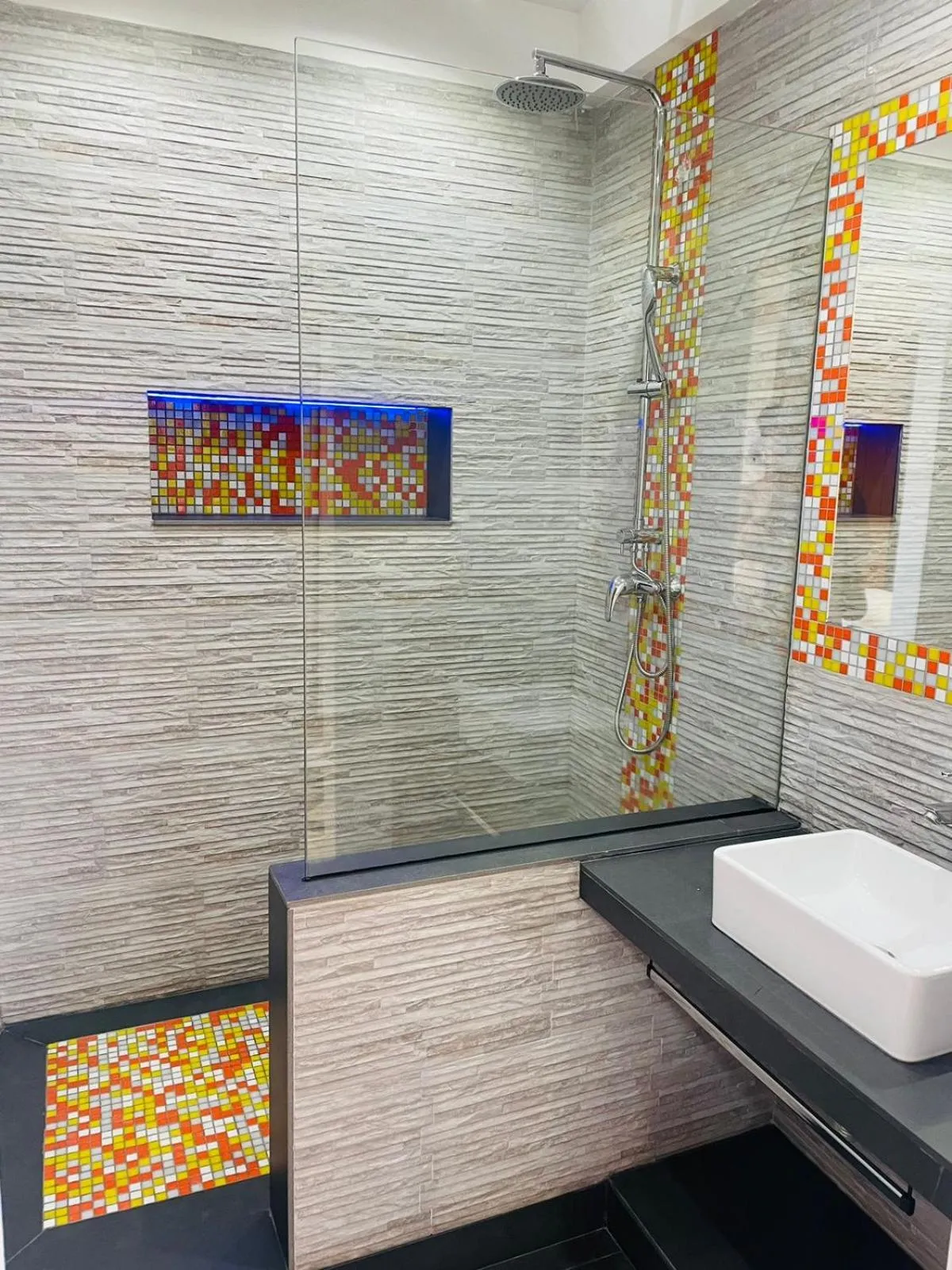Double or Twin Room with Private Bathroom - single occupancy in Residencial Sol Point Art