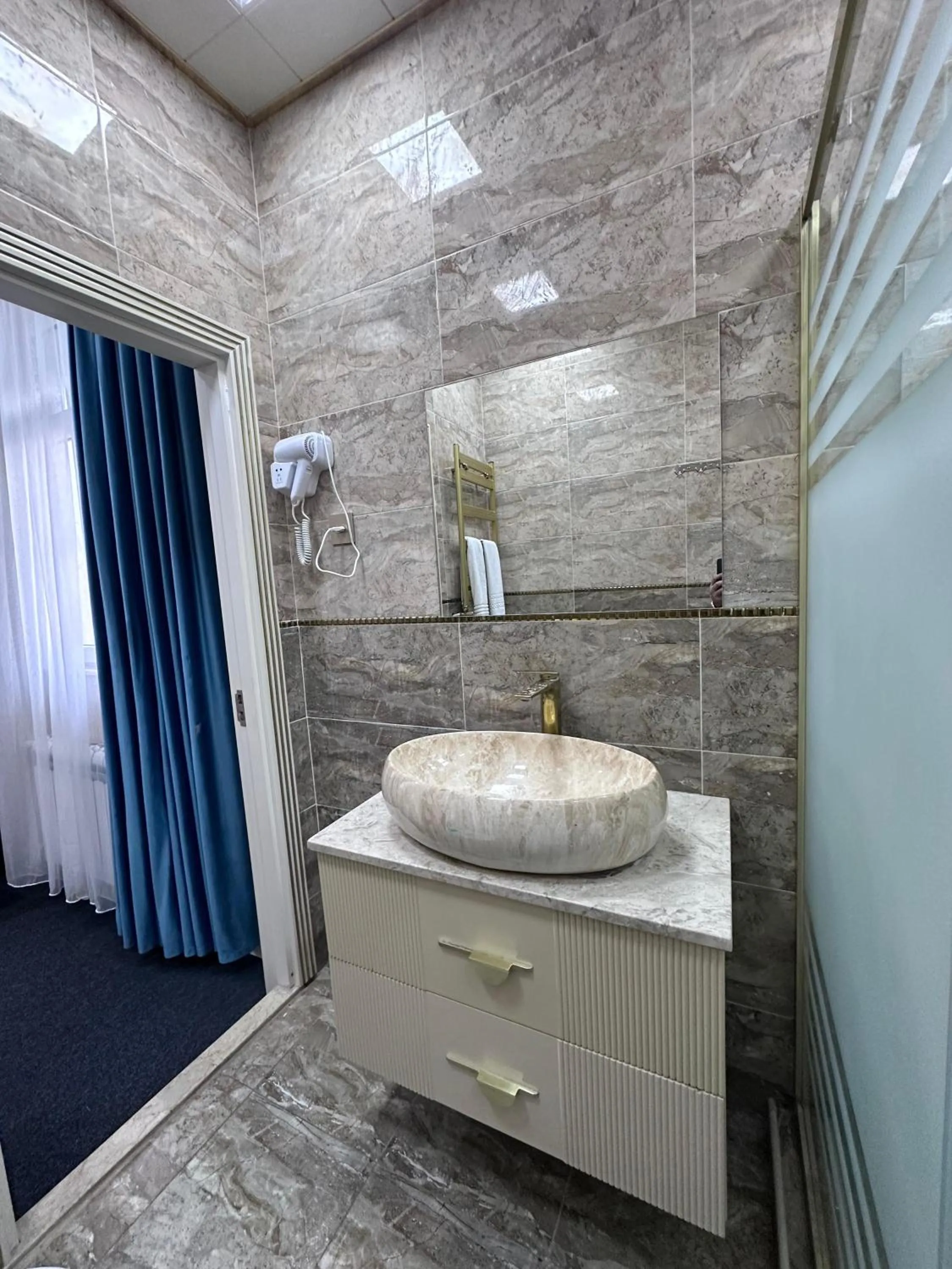 Shower in Central City Hotel