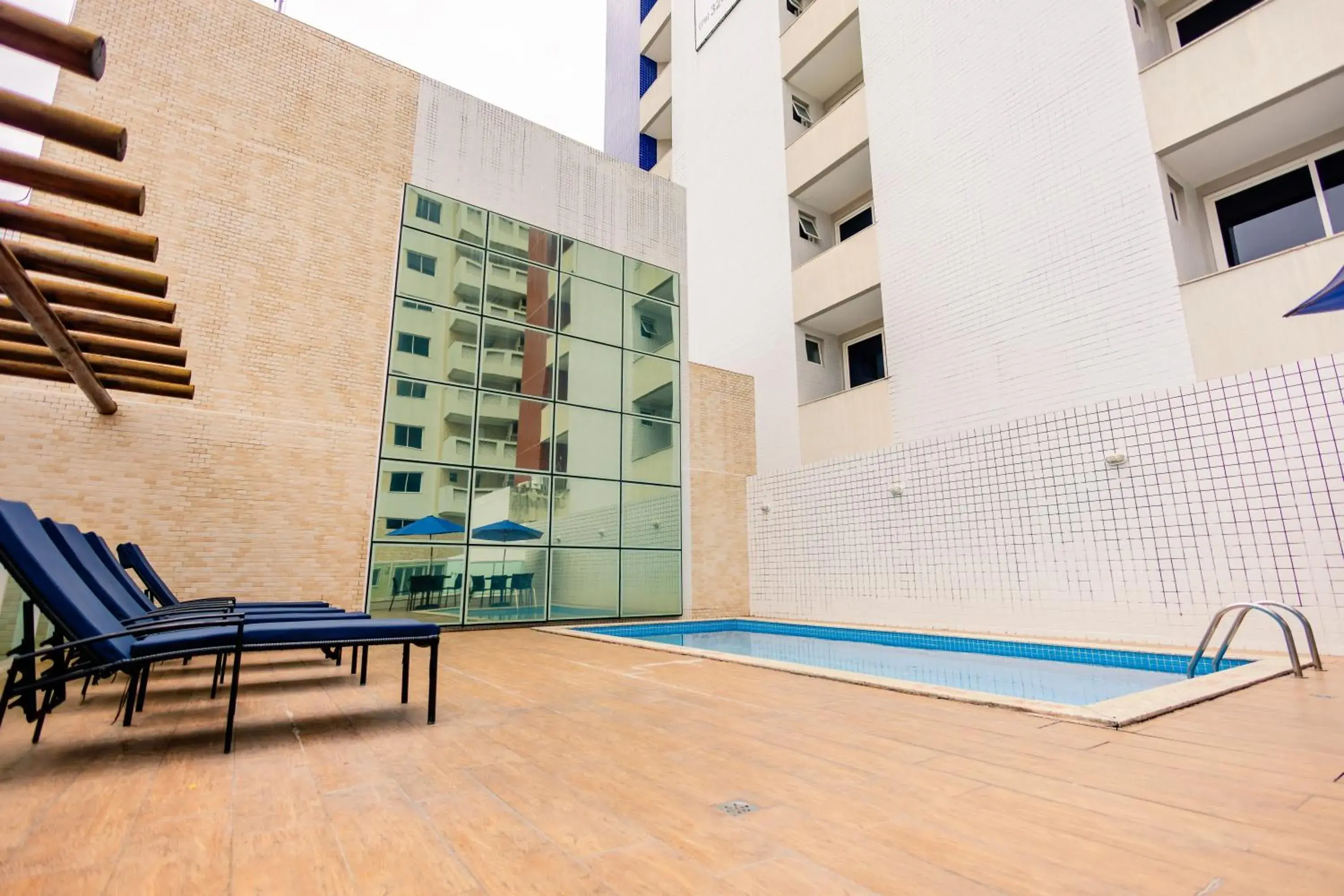 Swimming pool in Go Inn Hotel Aracaju Swimming pool in Go Inn Hotel Aracaju