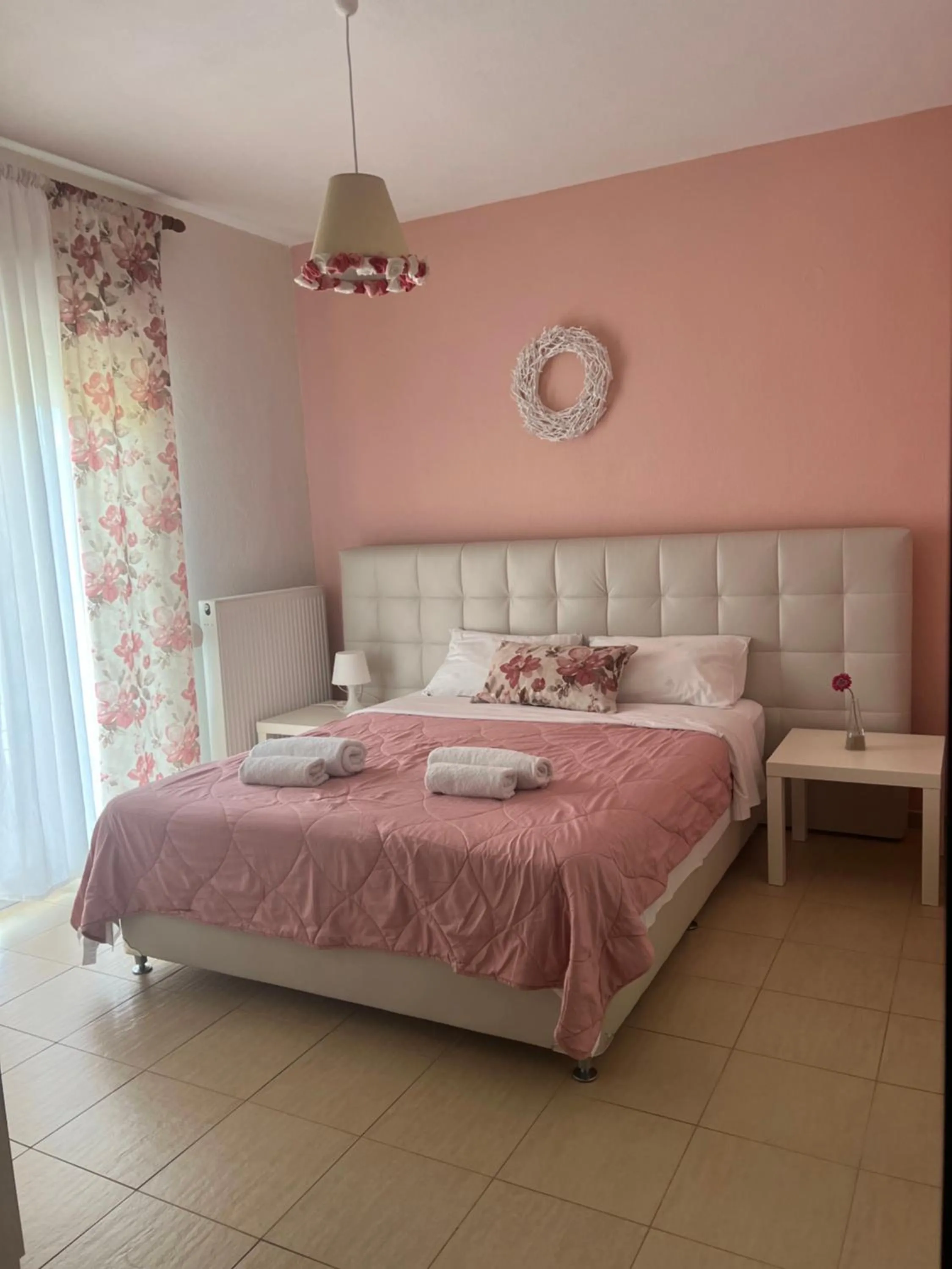One-Bedroom Apartment with Garden in Orange House