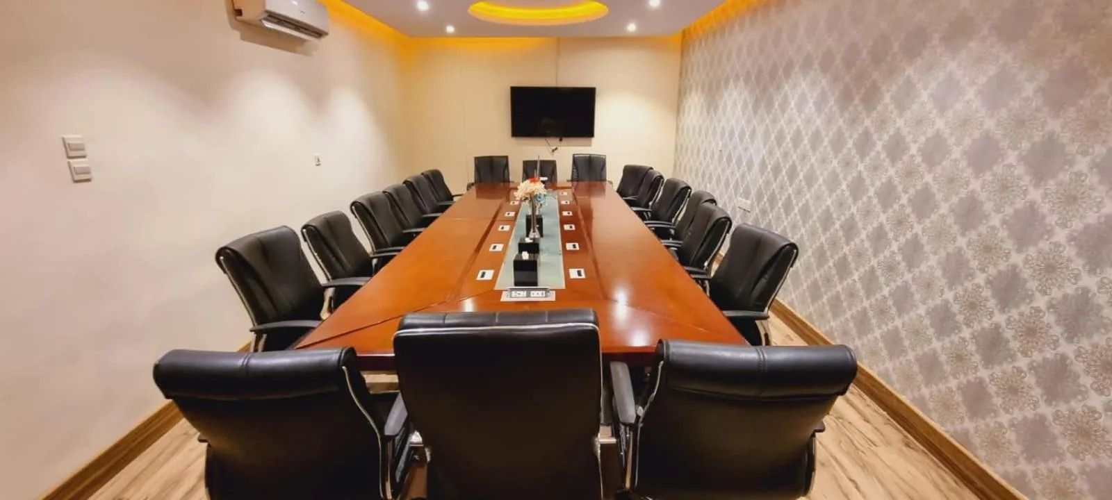 Meeting/conference room in رؤوم ان للشقق الفندقية-Raoum Inn Hotel Apartments