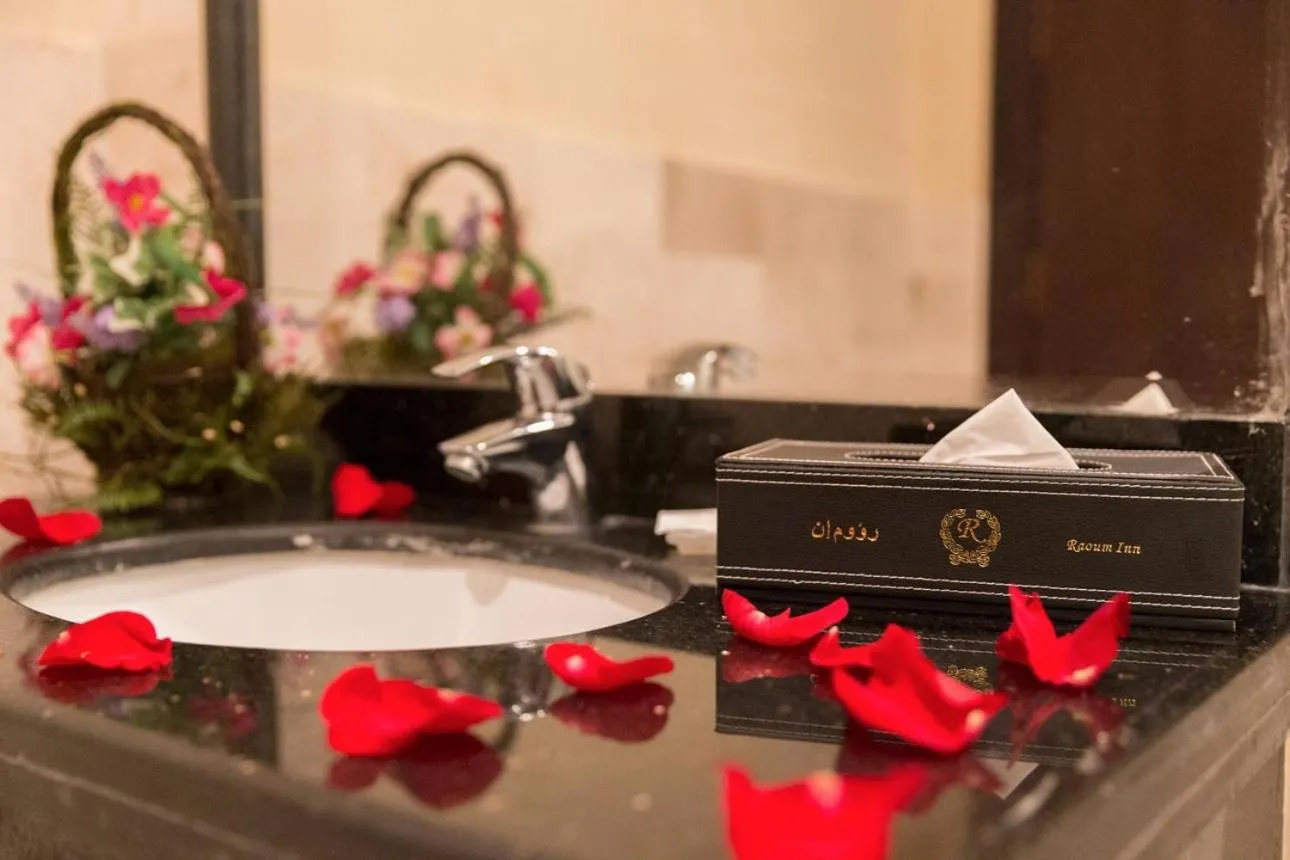 Toilet in رؤوم ان للشقق الفندقية-Raoum Inn Hotel Apartments