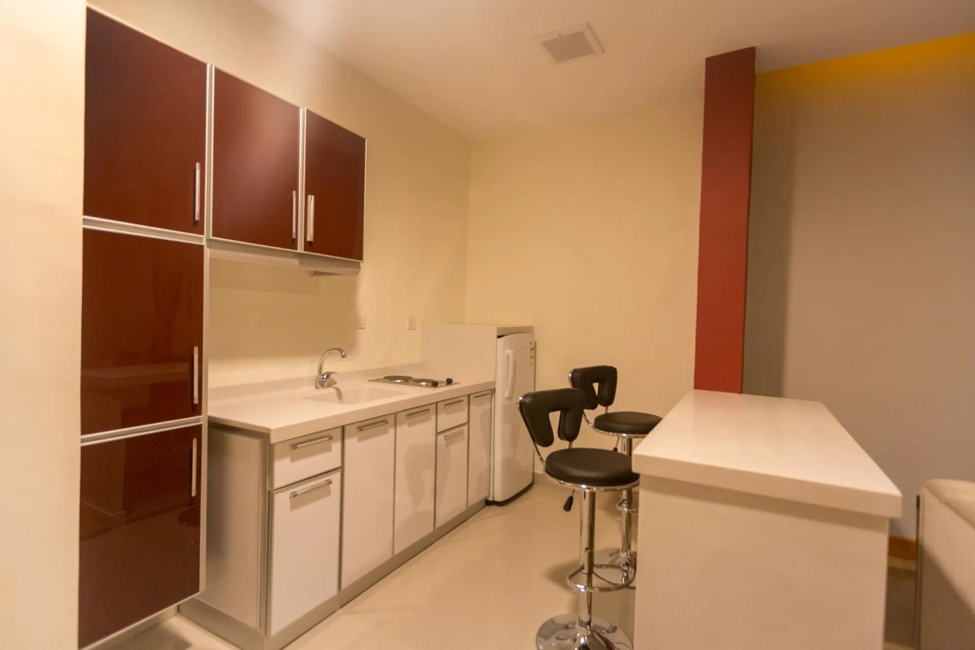 Kitchen or kitchenette in رؤوم ان للشقق الفندقية-Raoum Inn Hotel Apartments